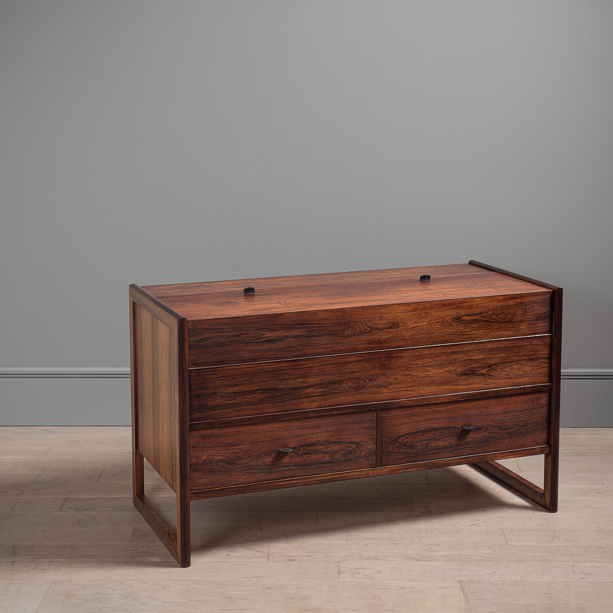Midcentury Credenza Sideboard Chest In Good Condition For Sale In London, GB