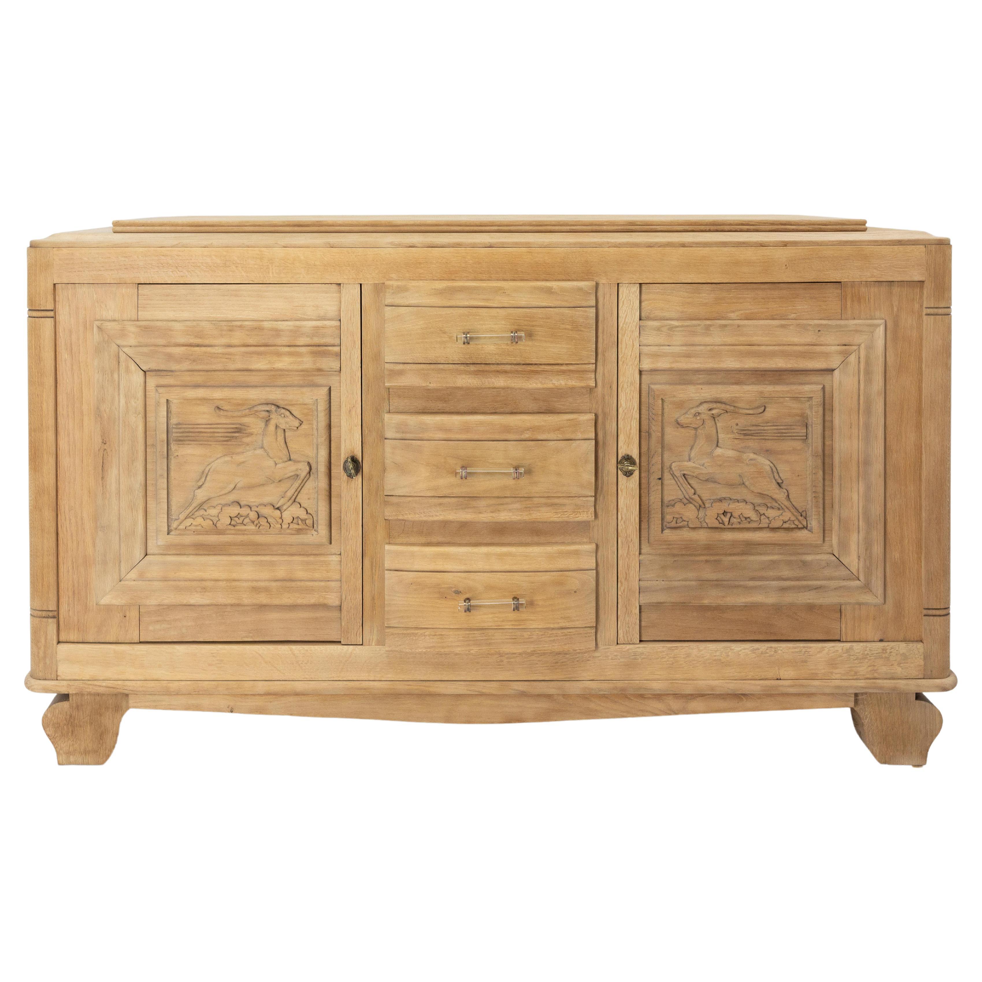 Midcentury sideboard French credenza buffet, circa 1940
Three drawers and two cabinets with a carved antelope on each door
Checkered top,
Solid oak, 
Good condition

Shipping: 
L172 P50 H101 87 kg.