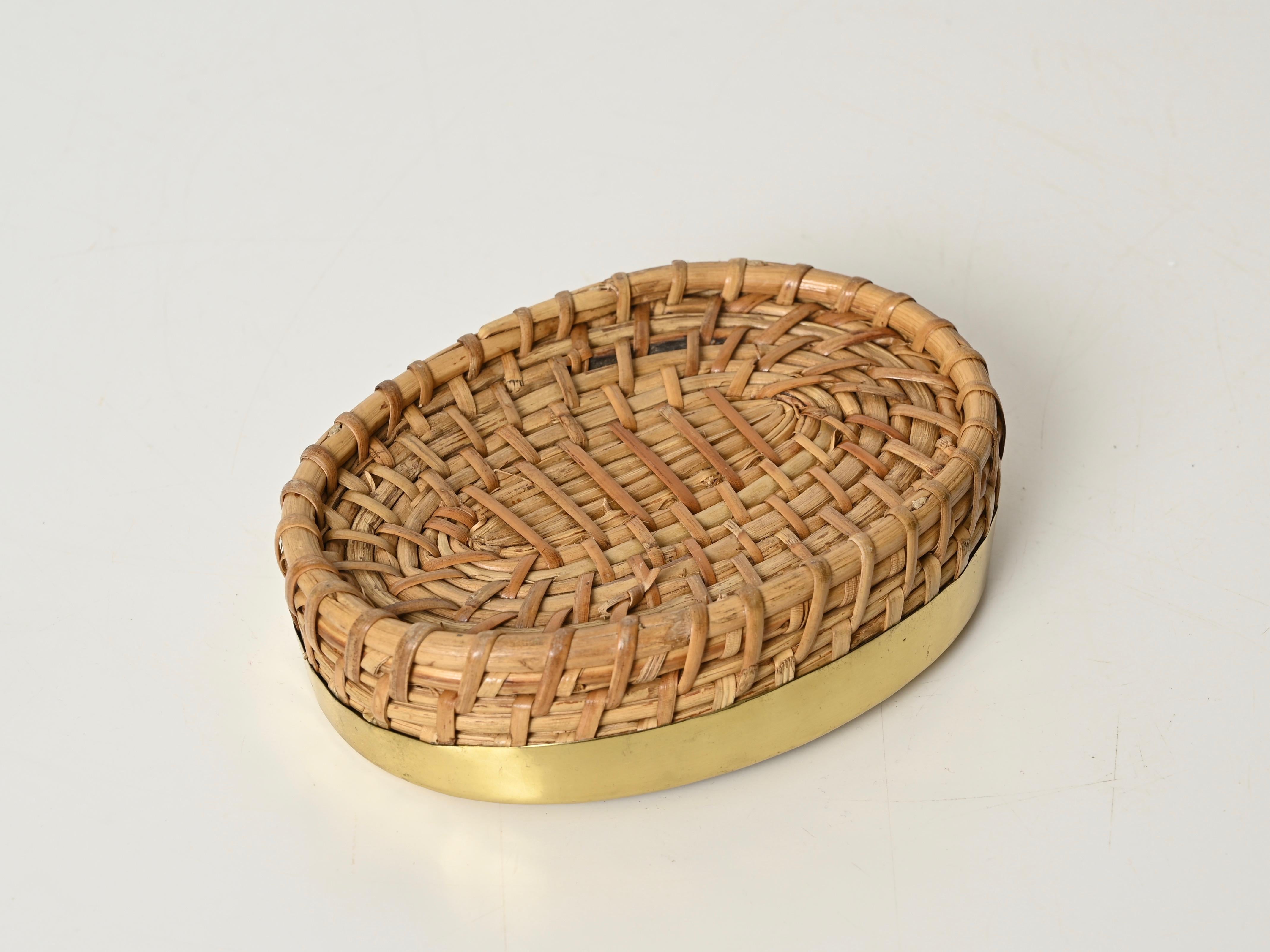 Cuenco o Catchall estilo Crespi de mediados de siglo en bambú, mimbre y latón, Italia 1970 en venta 2