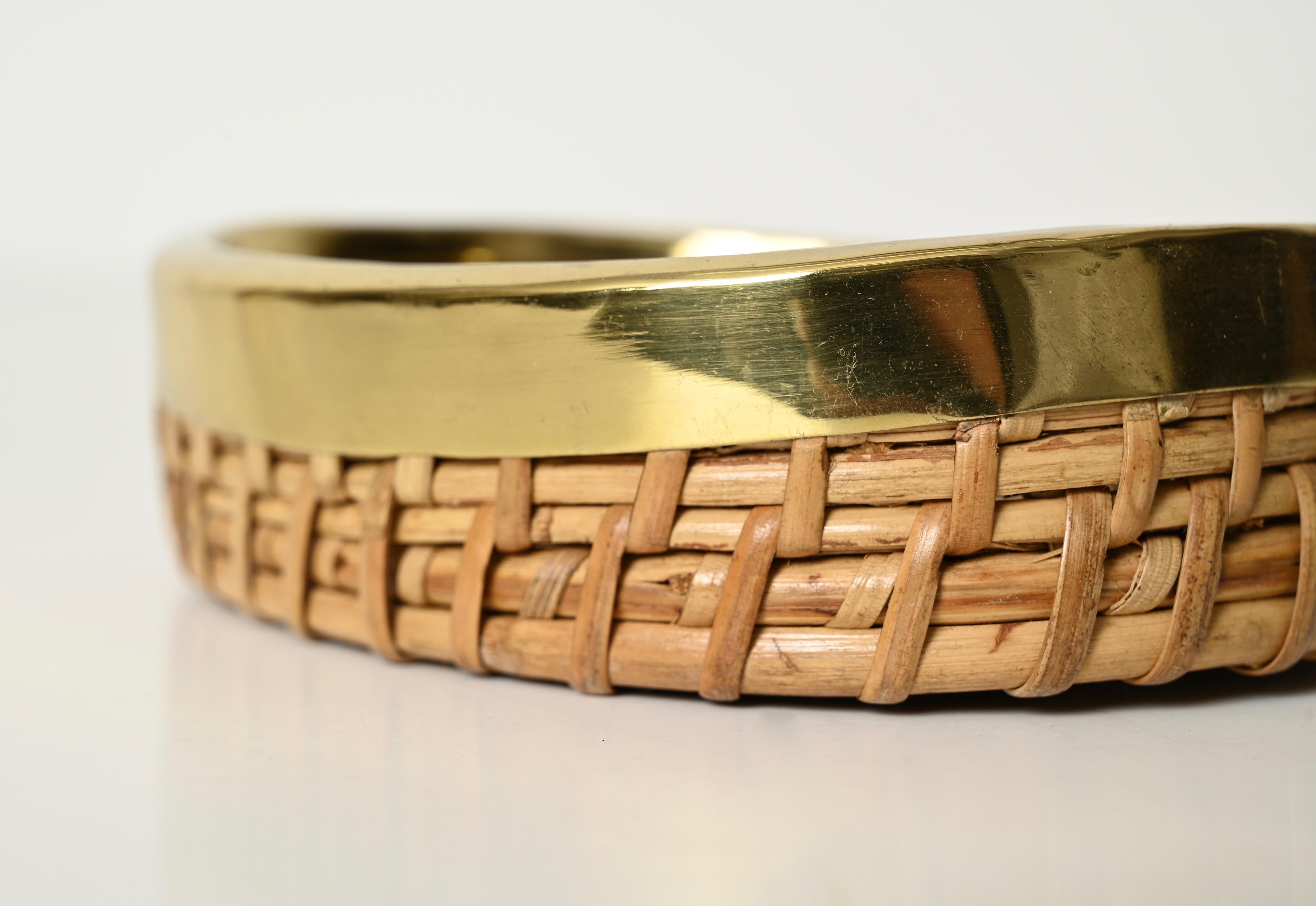 Cuenco o Catchall estilo Crespi de mediados de siglo en bambú, mimbre y latón, Italia 1970 en venta 3