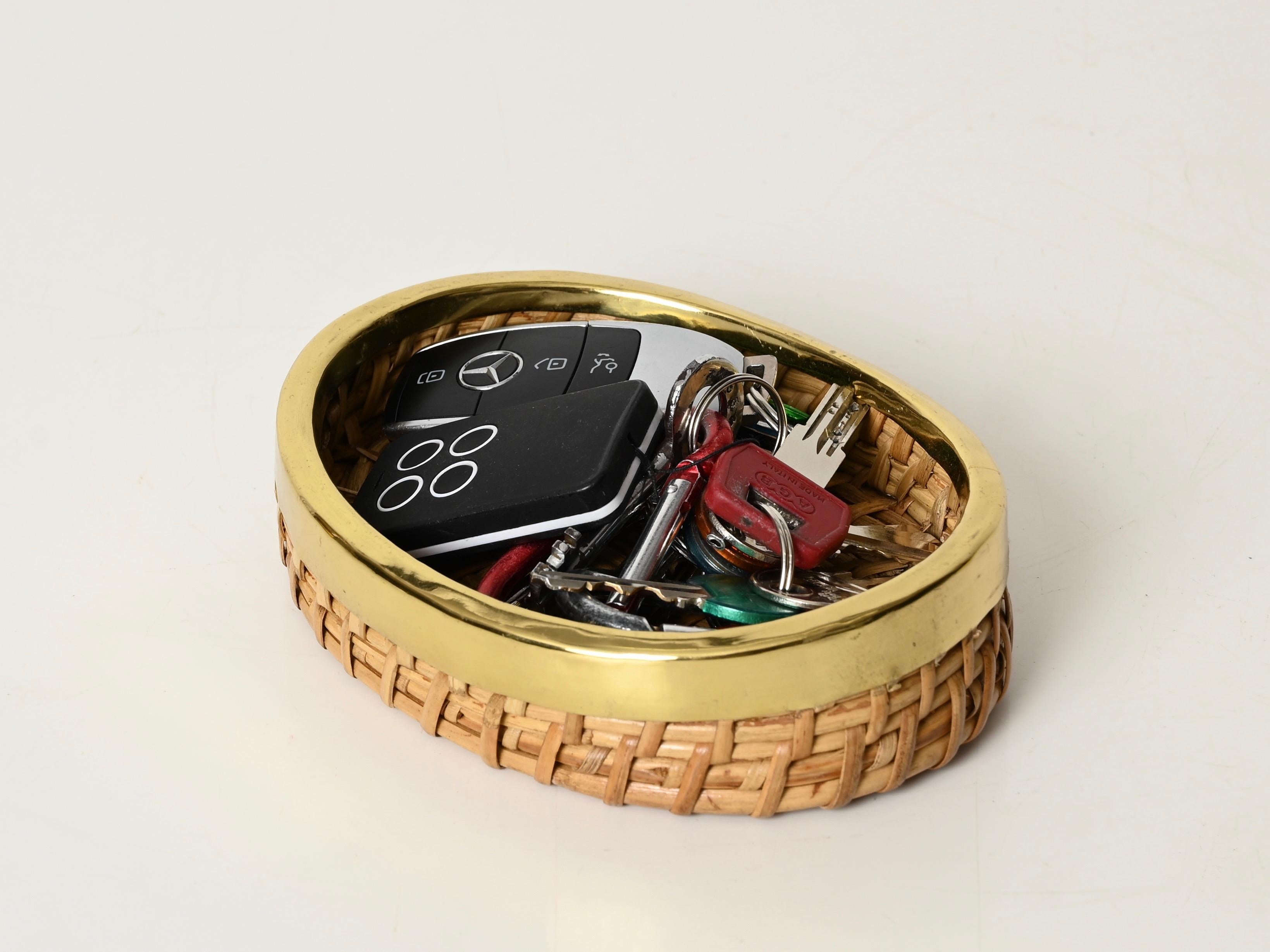 Cuenco o Catchall estilo Crespi de mediados de siglo en bambú, mimbre y latón, Italia 1970 en venta 1