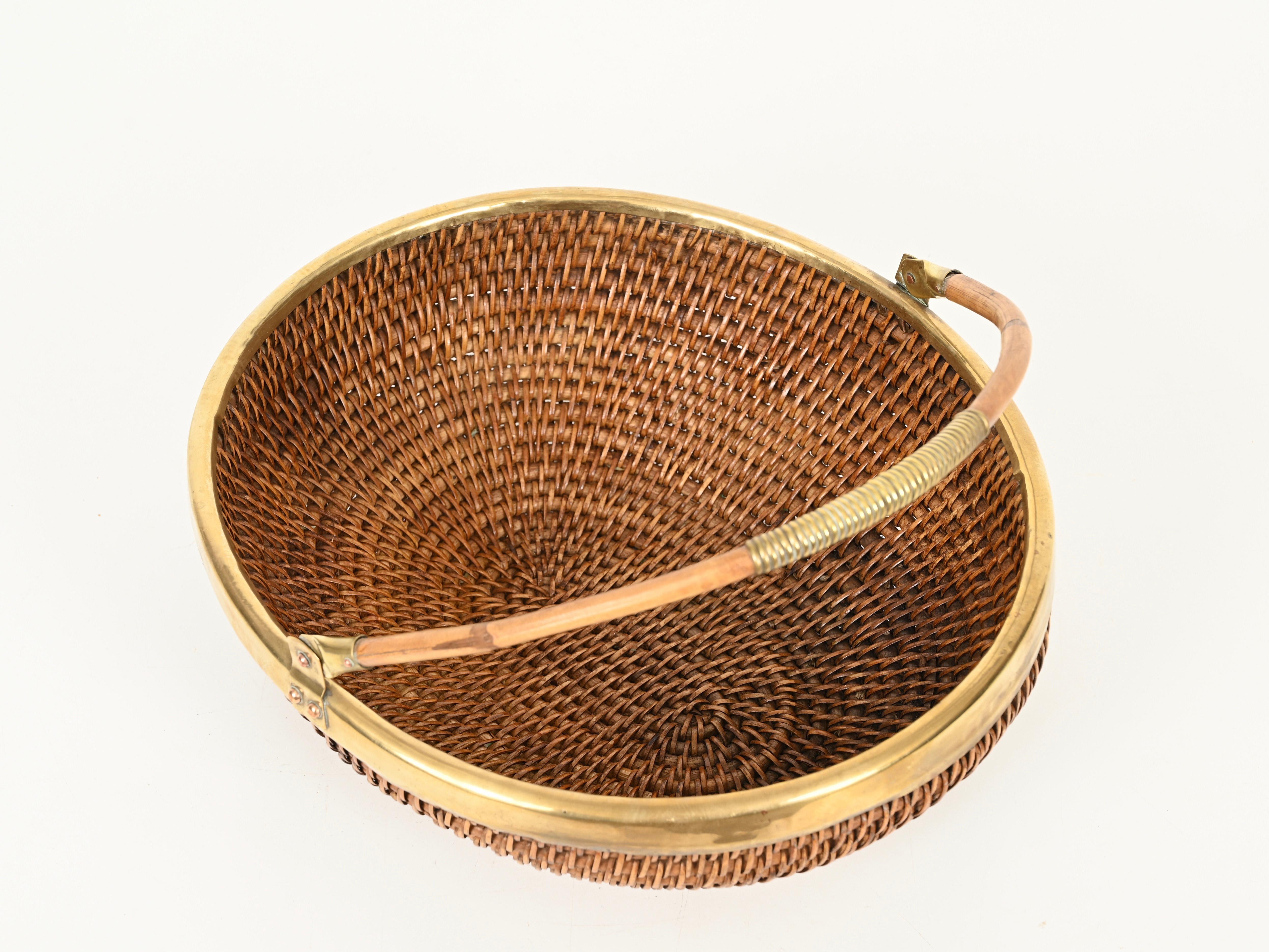 Midcentury Crespi Style Italian Centerpiece or Bowl in Rattan and Brass, 1970s For Sale 4