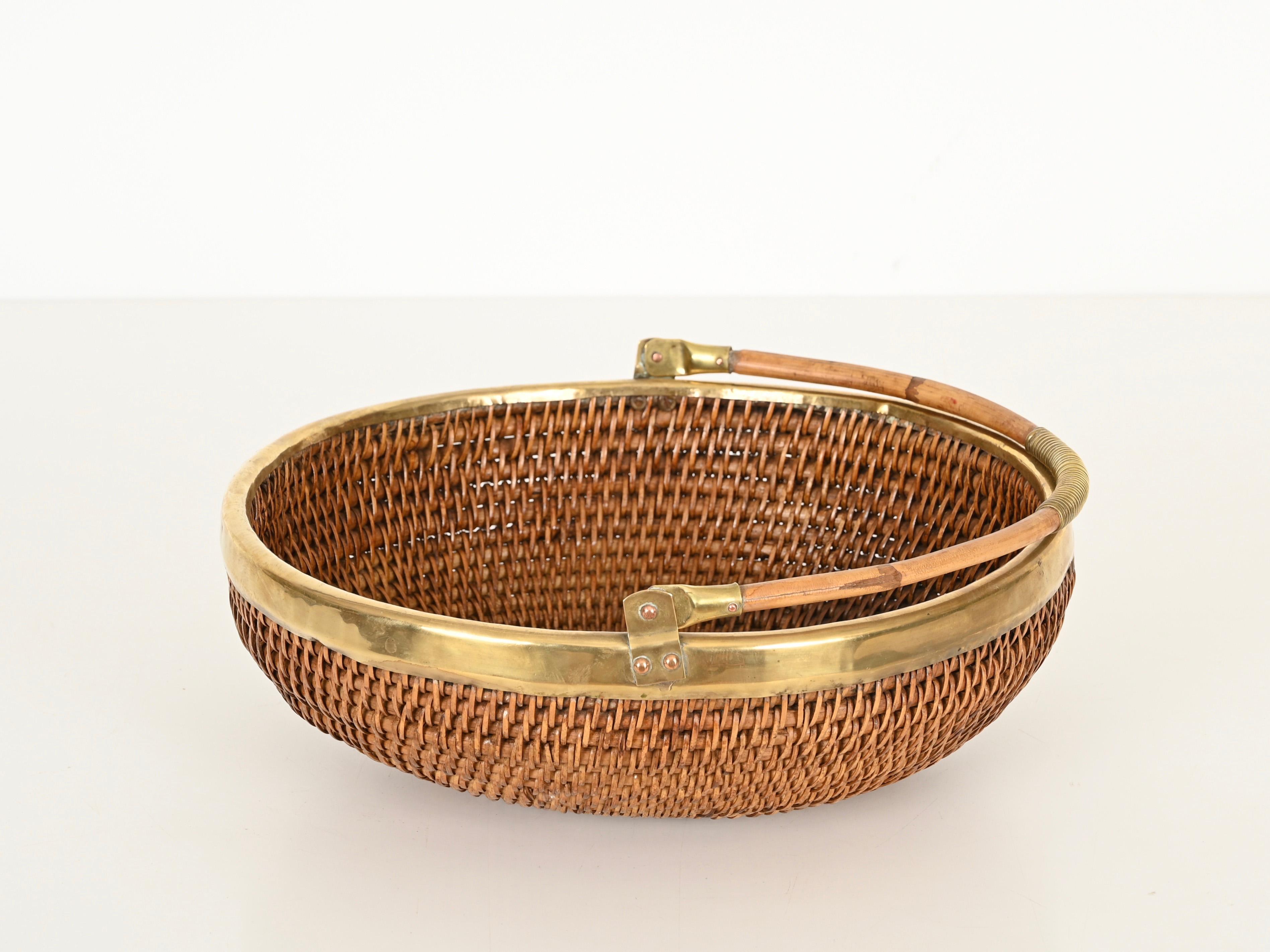 Hand-Crafted Midcentury Crespi Style Italian Centerpiece or Bowl in Rattan and Brass, 1970s For Sale