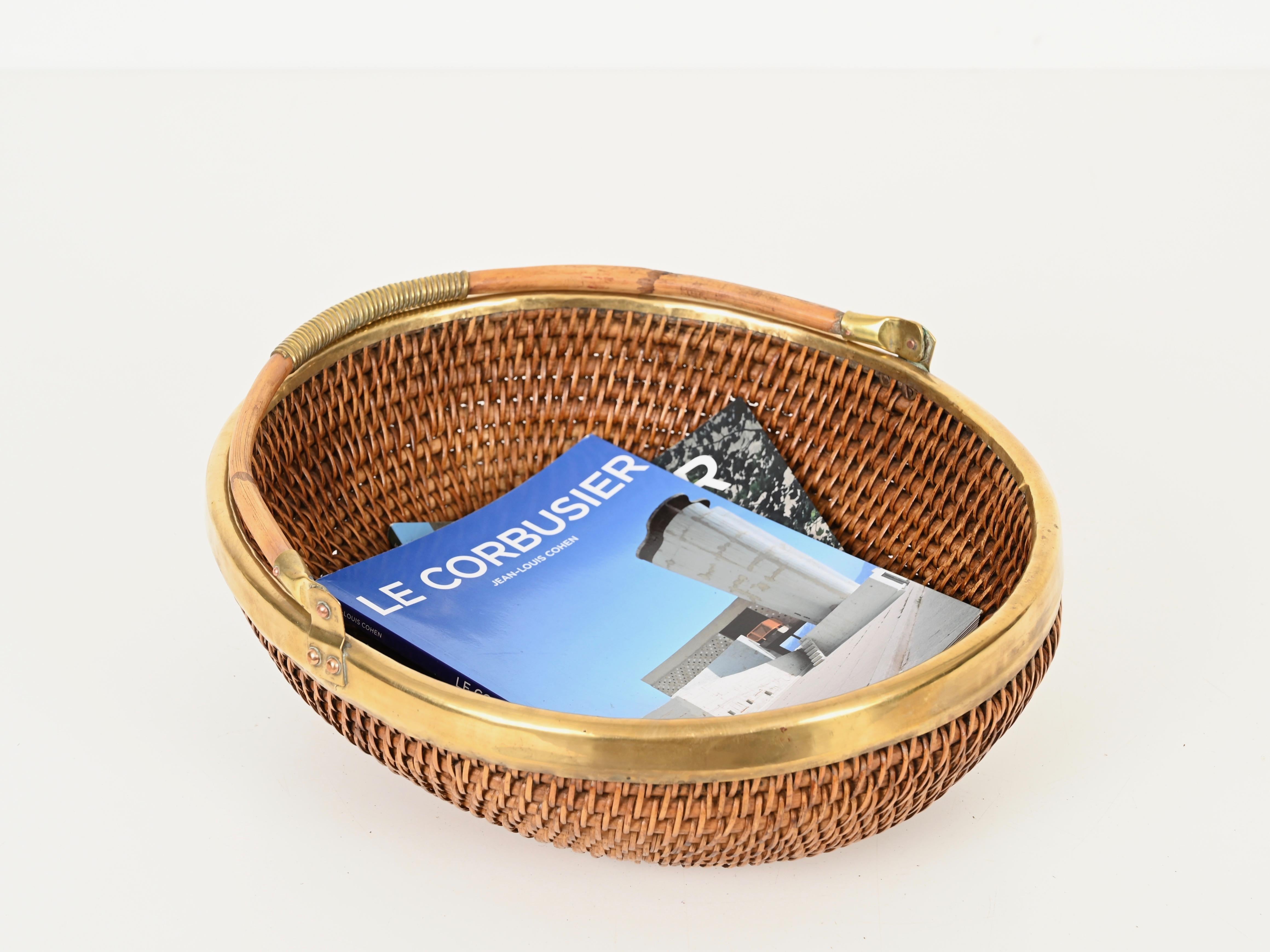 Midcentury Crespi Style Italian Centerpiece or Bowl in Rattan and Brass, 1970s For Sale 1