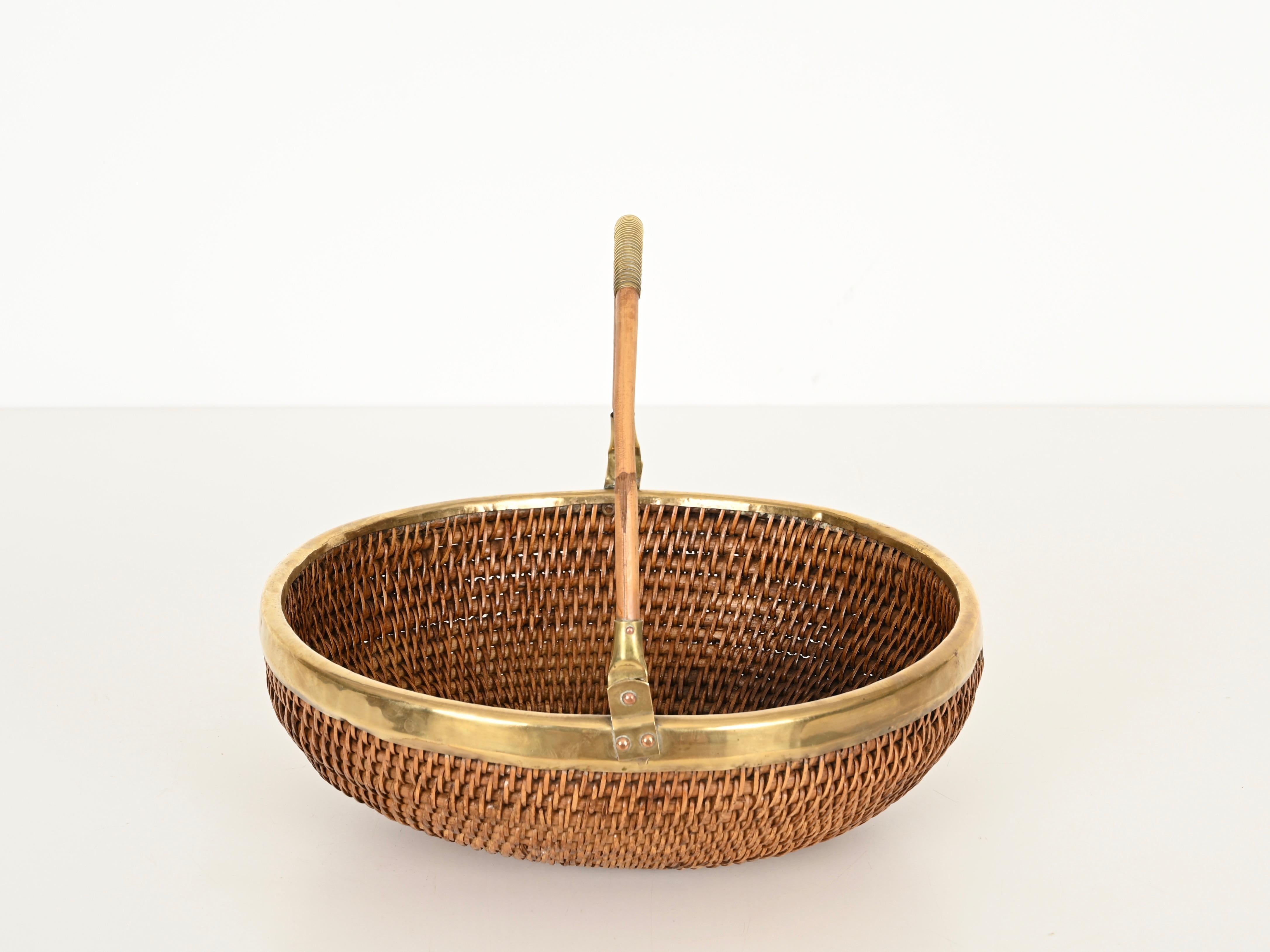 Midcentury Crespi Style Italian Centerpiece or Bowl in Rattan and Brass, 1970s For Sale 2
