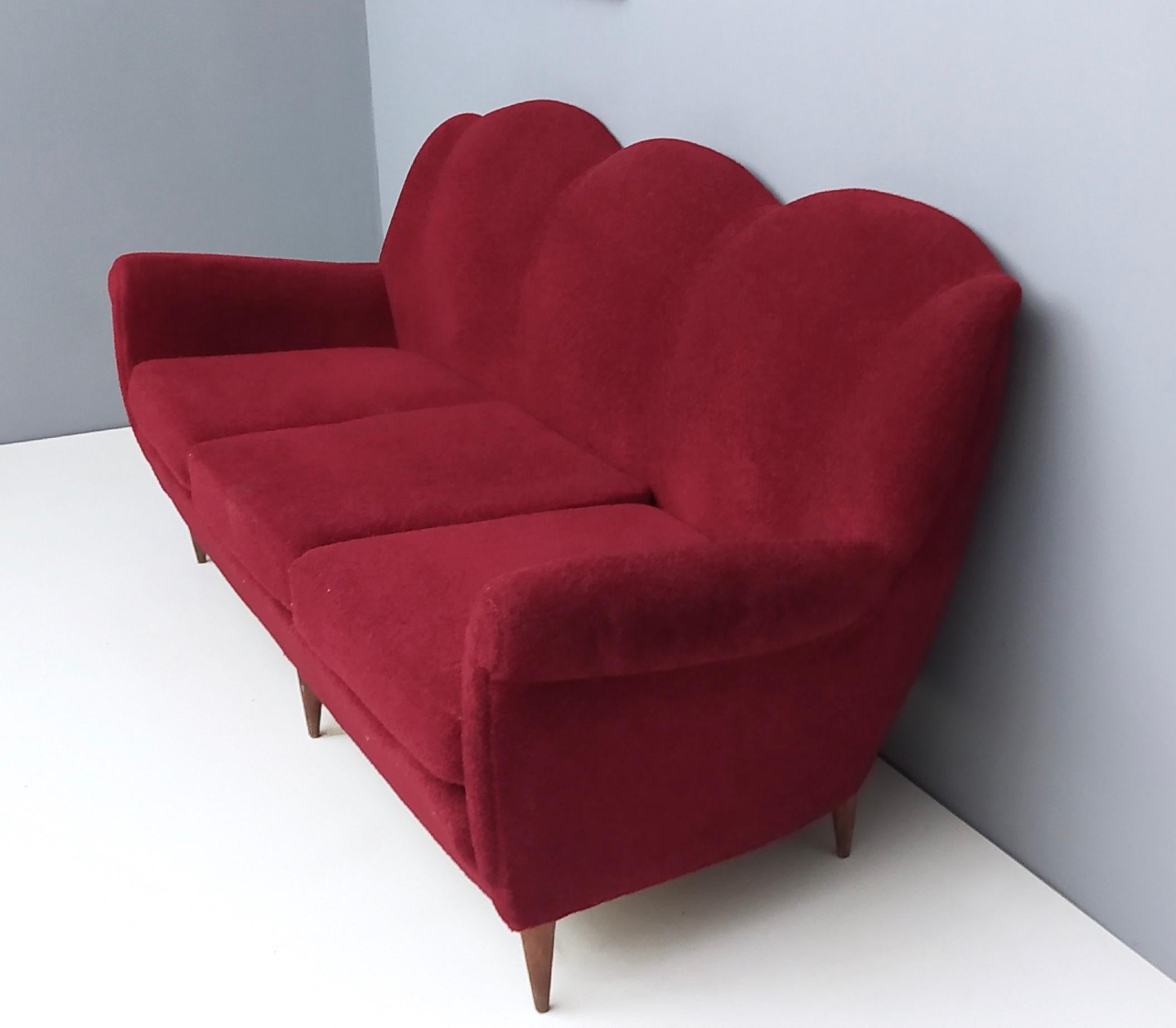 Italian Midcentury Crimson Sofa by Gigi Radice for Minotti, Italy, 1950s