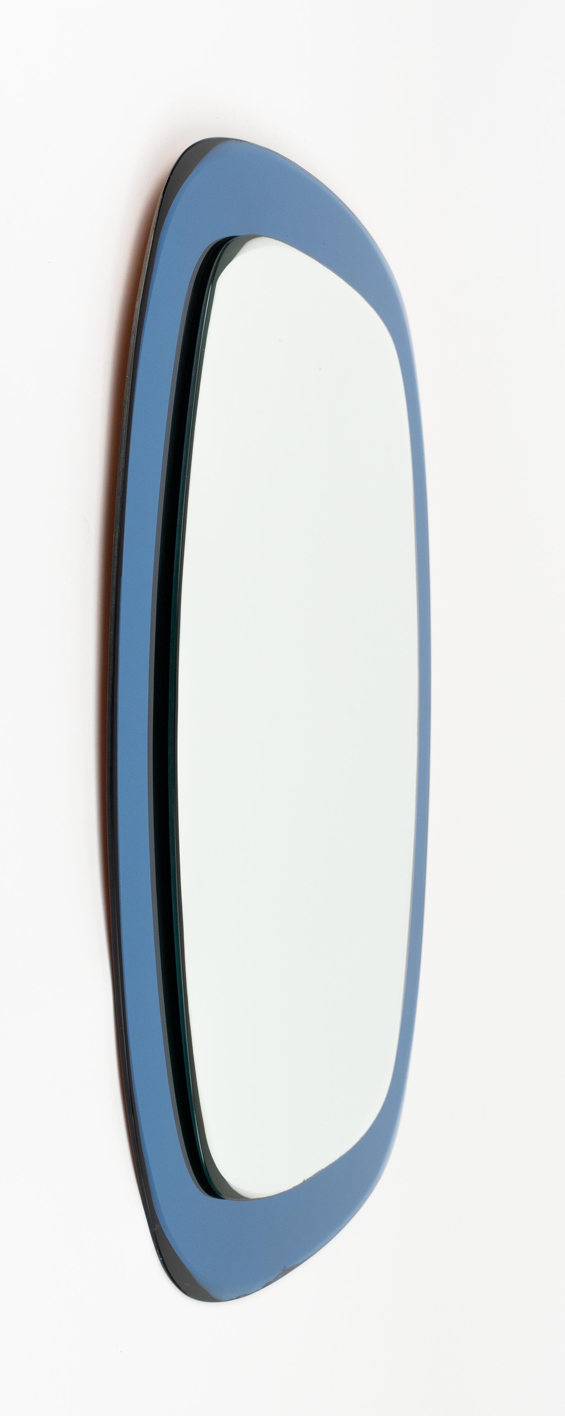 Midcentury Cristal Art Oval Wall Mirror with Blue Frame, Italy 1960s In Good Condition For Sale In Rome, IT