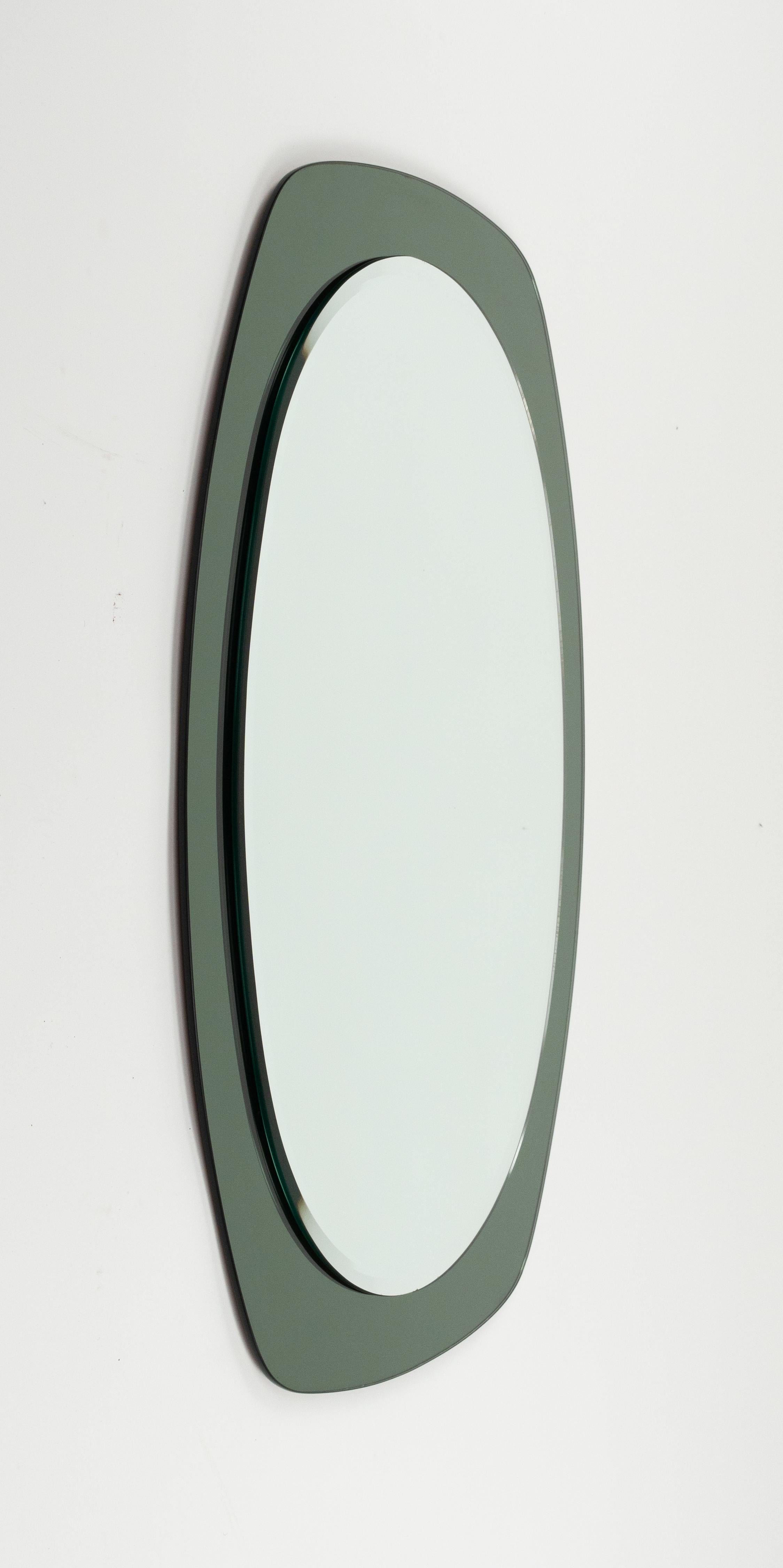 Midcentury Cristal Art Oval Wall Mirror with Green Frame, Italy 1960s For Sale 3