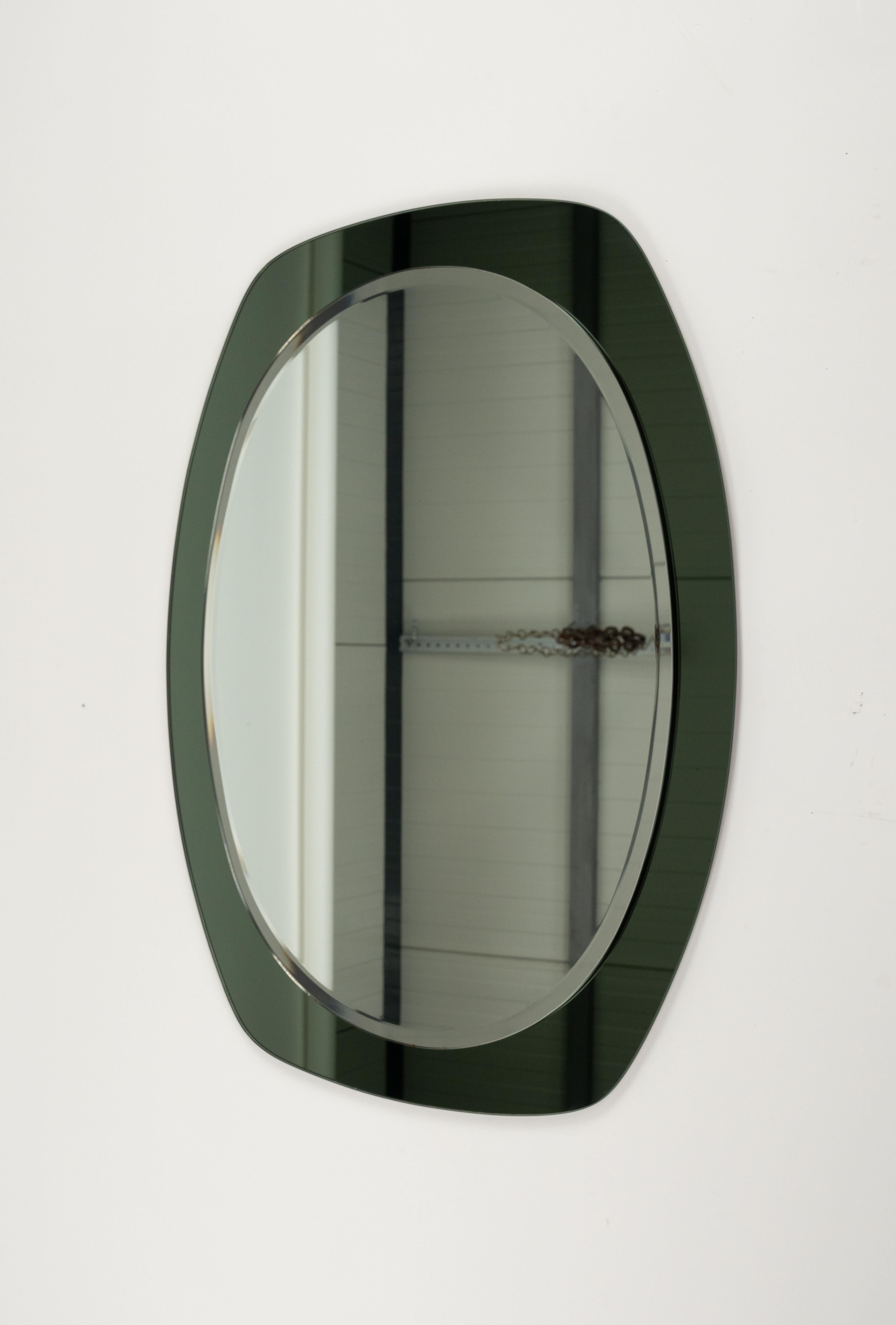 Midcentury Cristal Art Oval Wall Mirror with Green Frame, Italy 1960s In Good Condition For Sale In Rome, IT