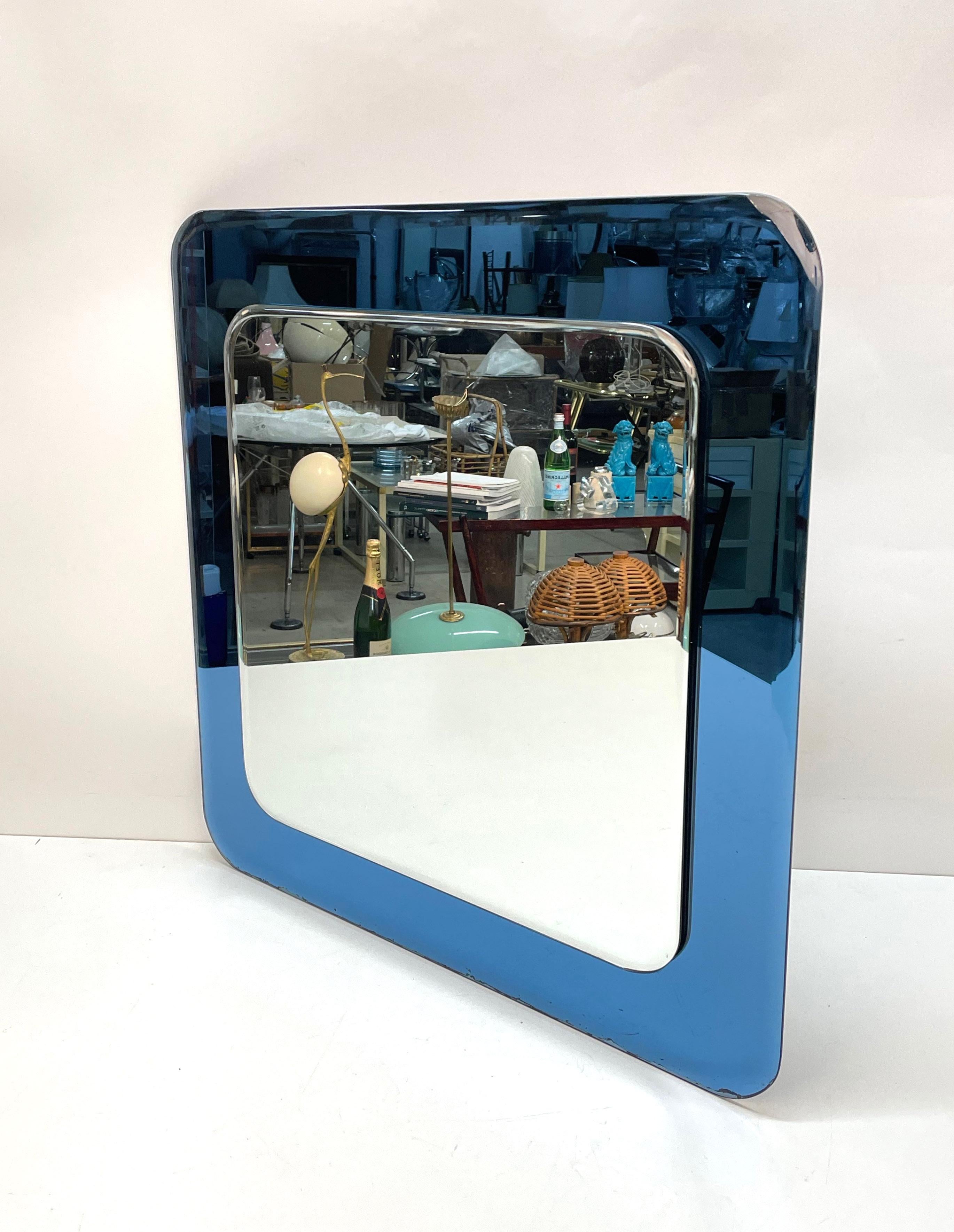 Mid-Century Modern Miroir mural italien carré Cristal Art du milieu du siècle avec cadre en verre bleu, années 1960 en vente