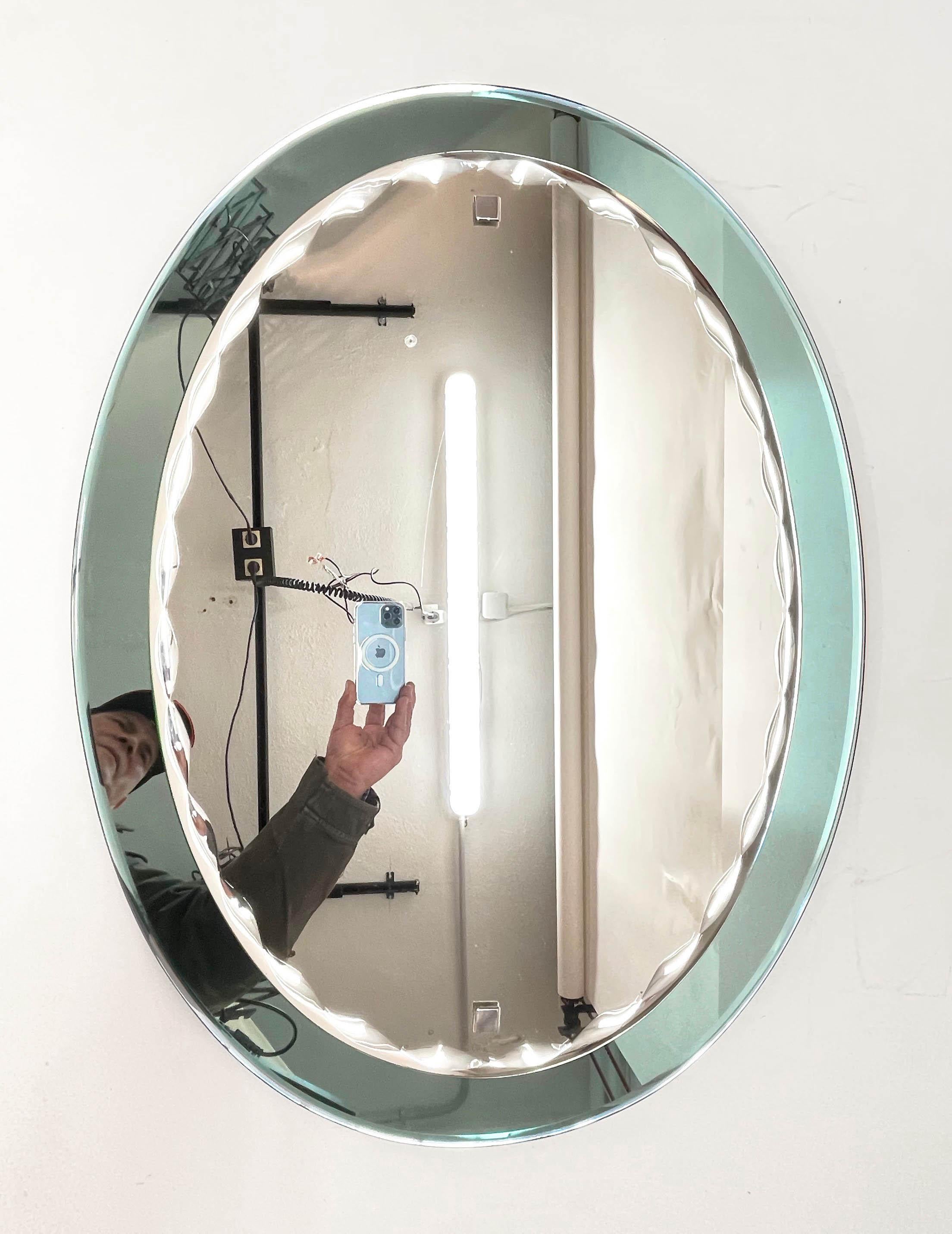 Italienischer Cristal Arte geschnitzter ovaler Spiegel aus der Jahrhundertmitte, gerahmt, Italien 1960er im Angebot 5