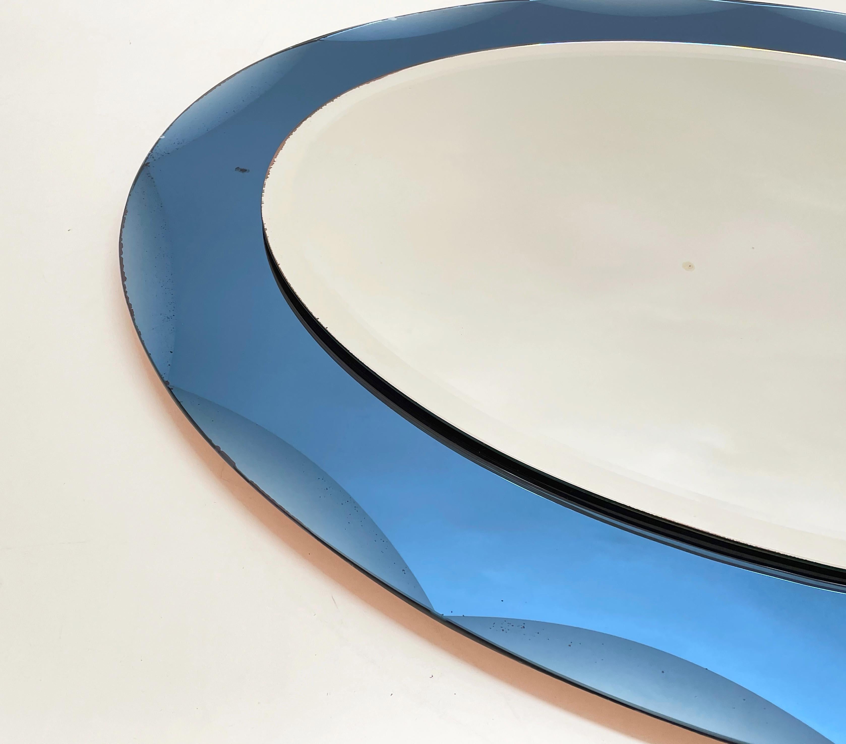 Miroir ovale italien Cristal Arte du milieu du siècle dernier avec cadre bleu gravé, années 1960 en vente 7
