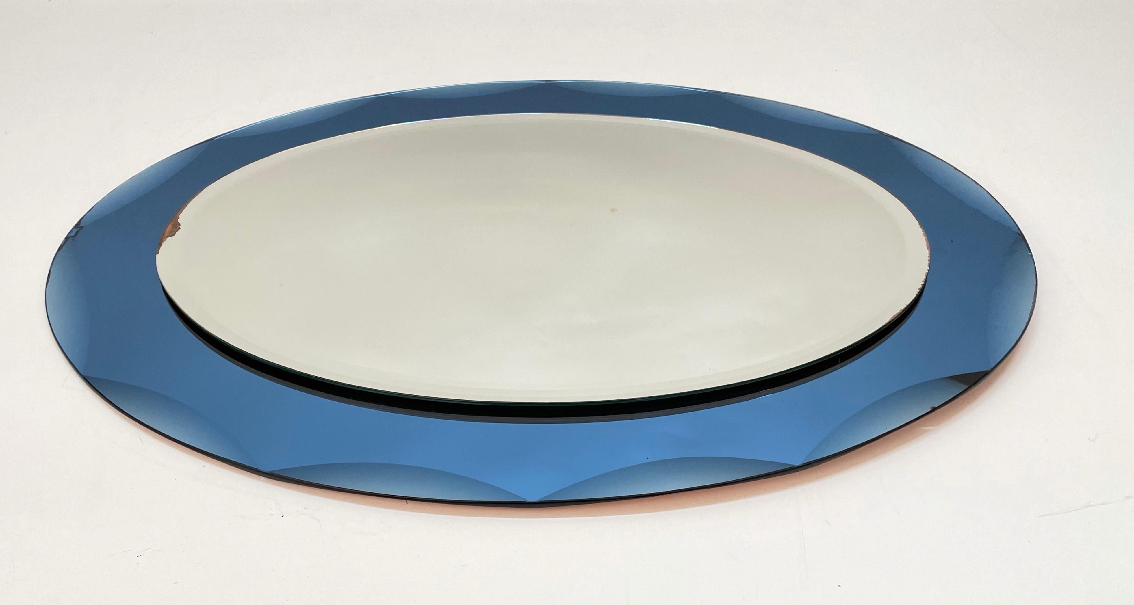 Miroir ovale italien Cristal Arte du milieu du siècle dernier avec cadre bleu gravé, années 1960 en vente 3