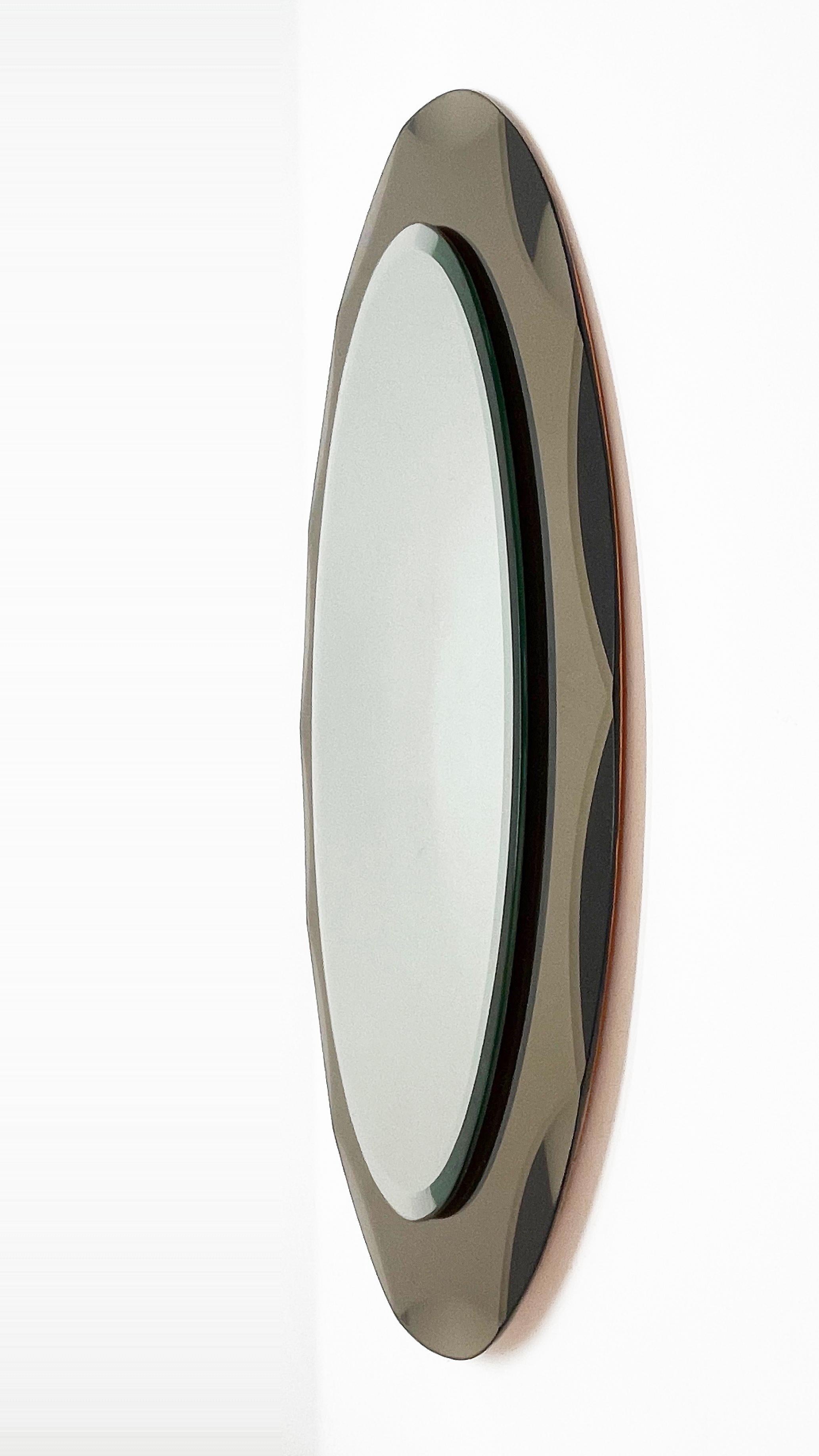 Miroir ovale italien Cristal Arte du milieu du siècle avec cadre en bronze gravé, années 1960 en vente 5
