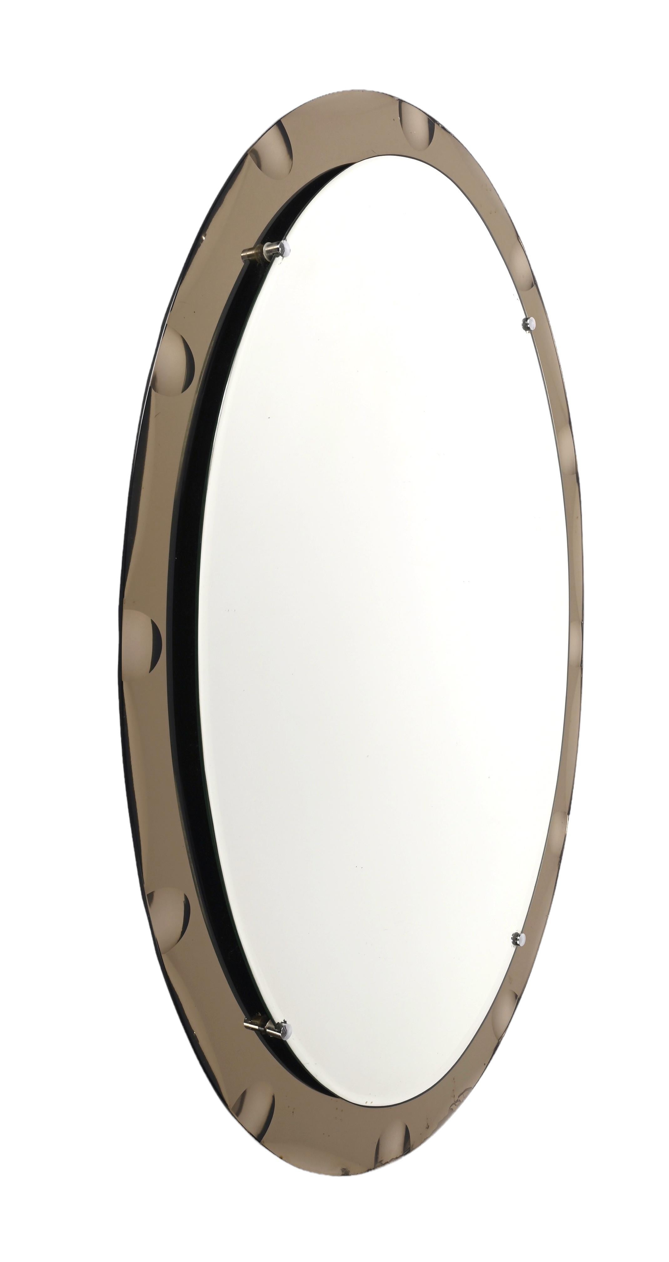 Miroir ovale italien Cristal Arte du milieu du siècle dernier avec cadre en bronze gravé, années 1960 en vente 2