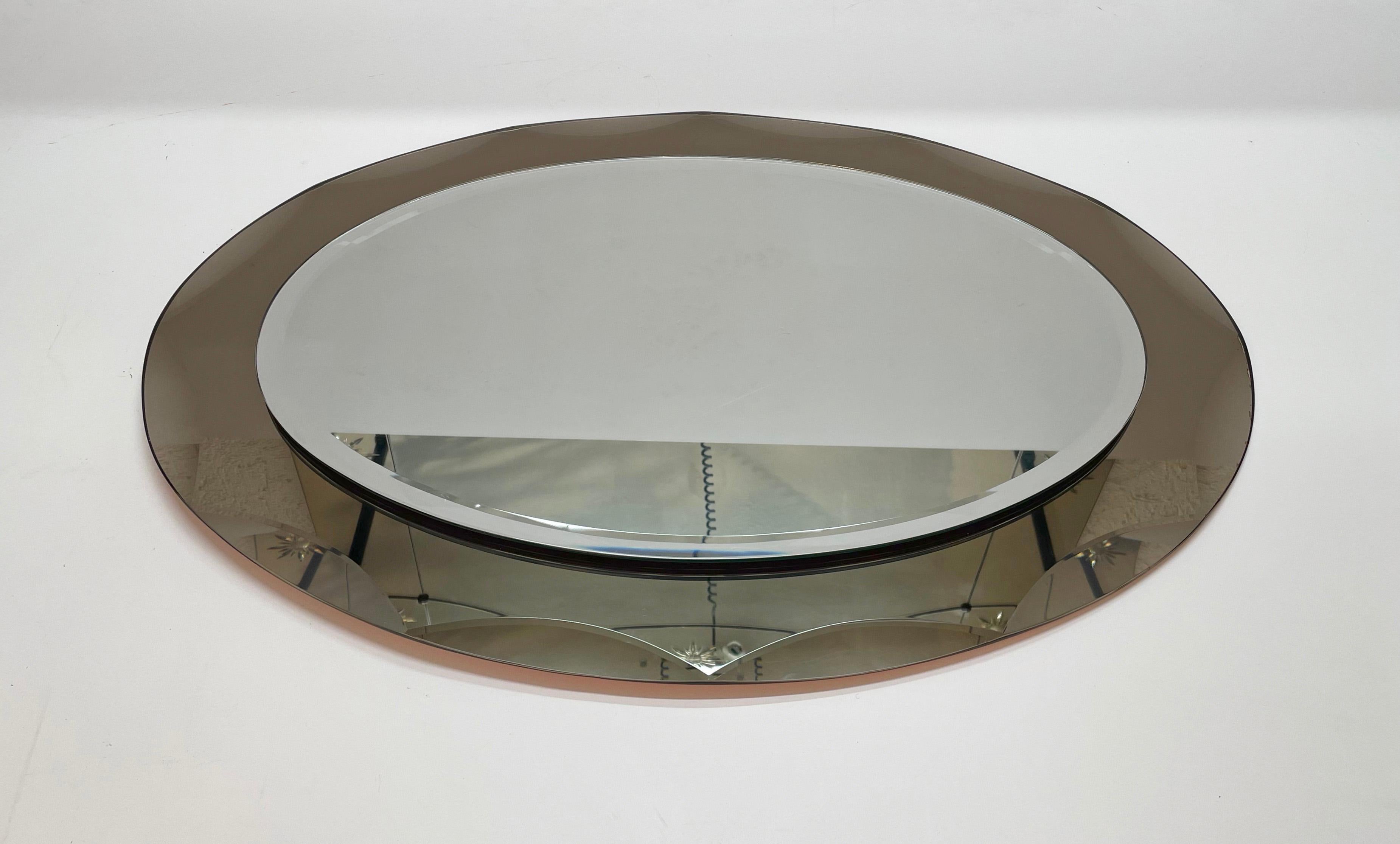 Miroir ovale italien Cristal Arte du milieu du siècle avec cadre en bronze gravé, années 1960 en vente 4