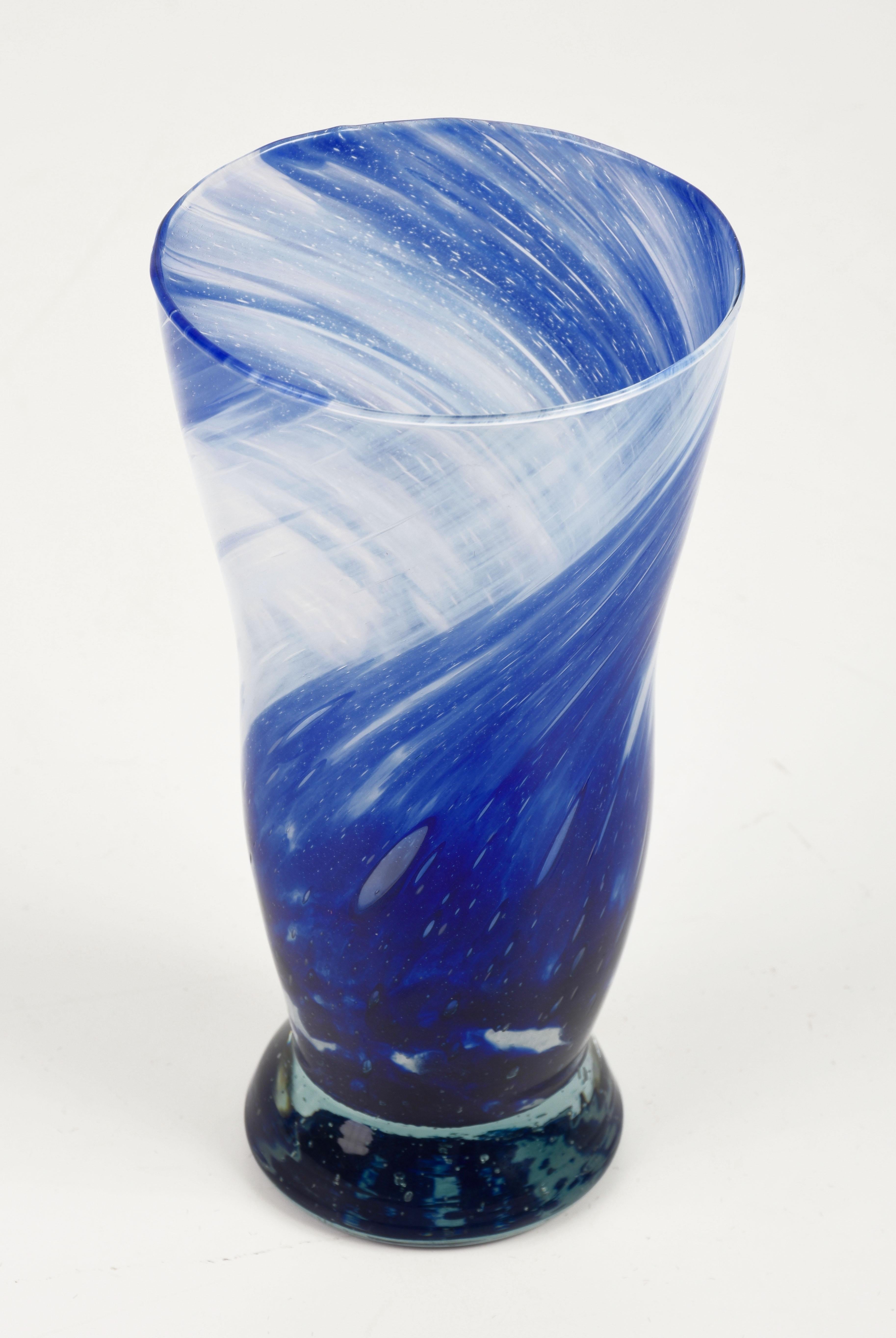 Jarrón de cristal y vidrio soplado de Murano azul de mediados de siglo, Italia Años 60 en Bueno estado para la venta en Roma, IT