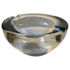 Cenicero de cristal de mediados de siglo de Kosta, años 60