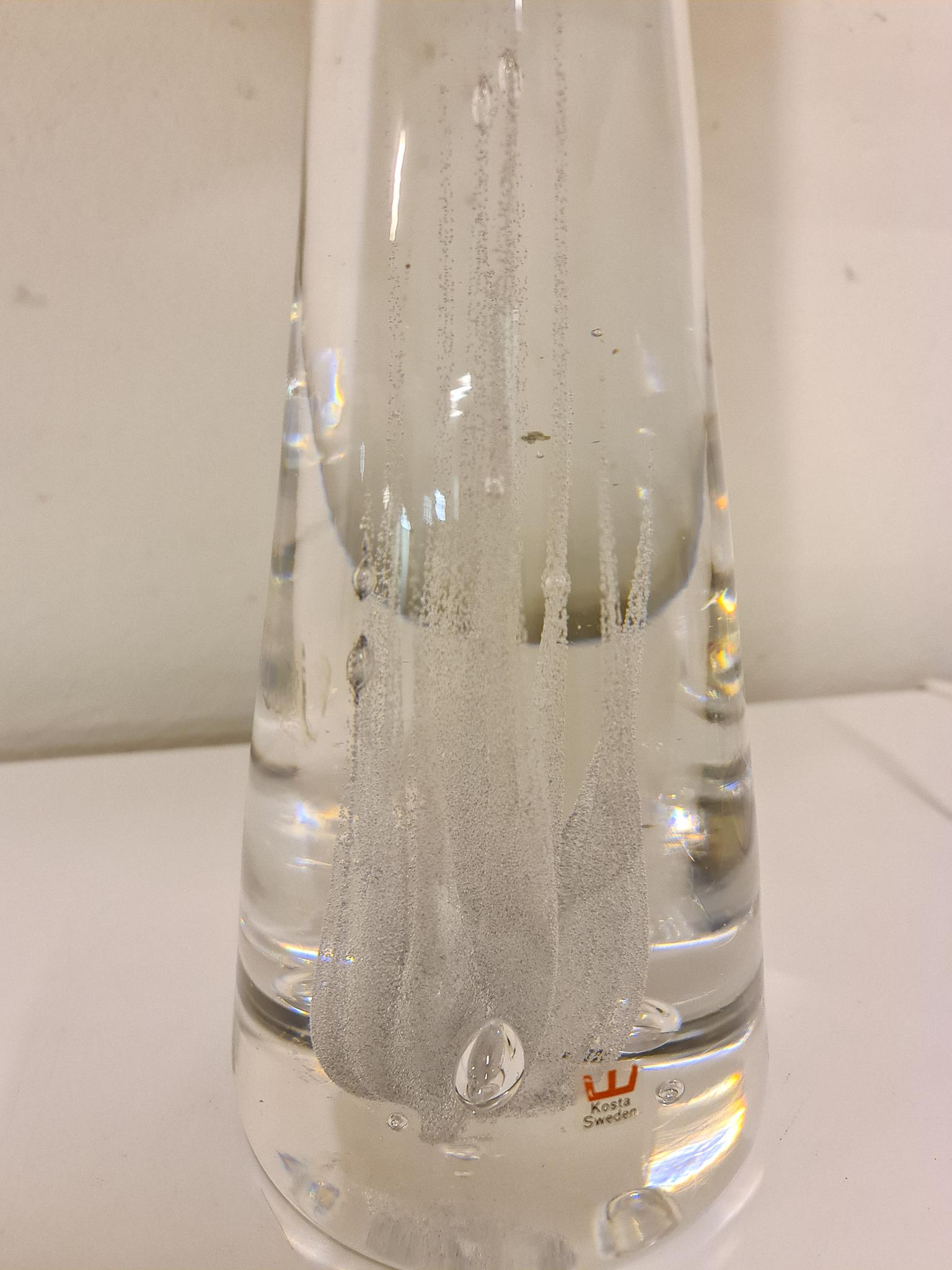 Milieu du XXe siècle Lampe de bureau en verre de cristal du milieu du siècle dernier par Vicke Lindstrand Kosta, Suède en vente