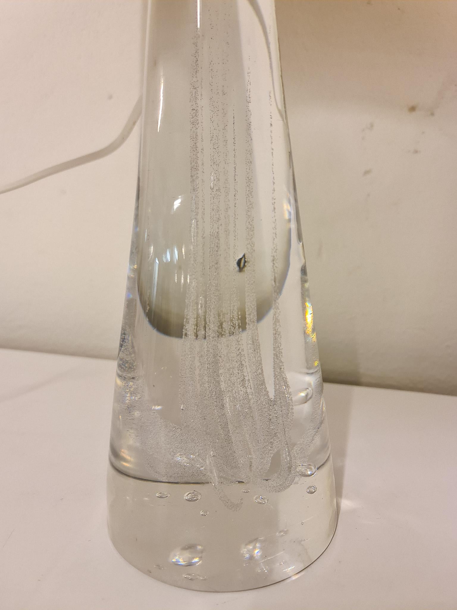 Milieu du XXe siècle Lampe de bureau en verre de cristal du milieu du siècle dernier par Vicke Lindstrand Kosta, Suède en vente