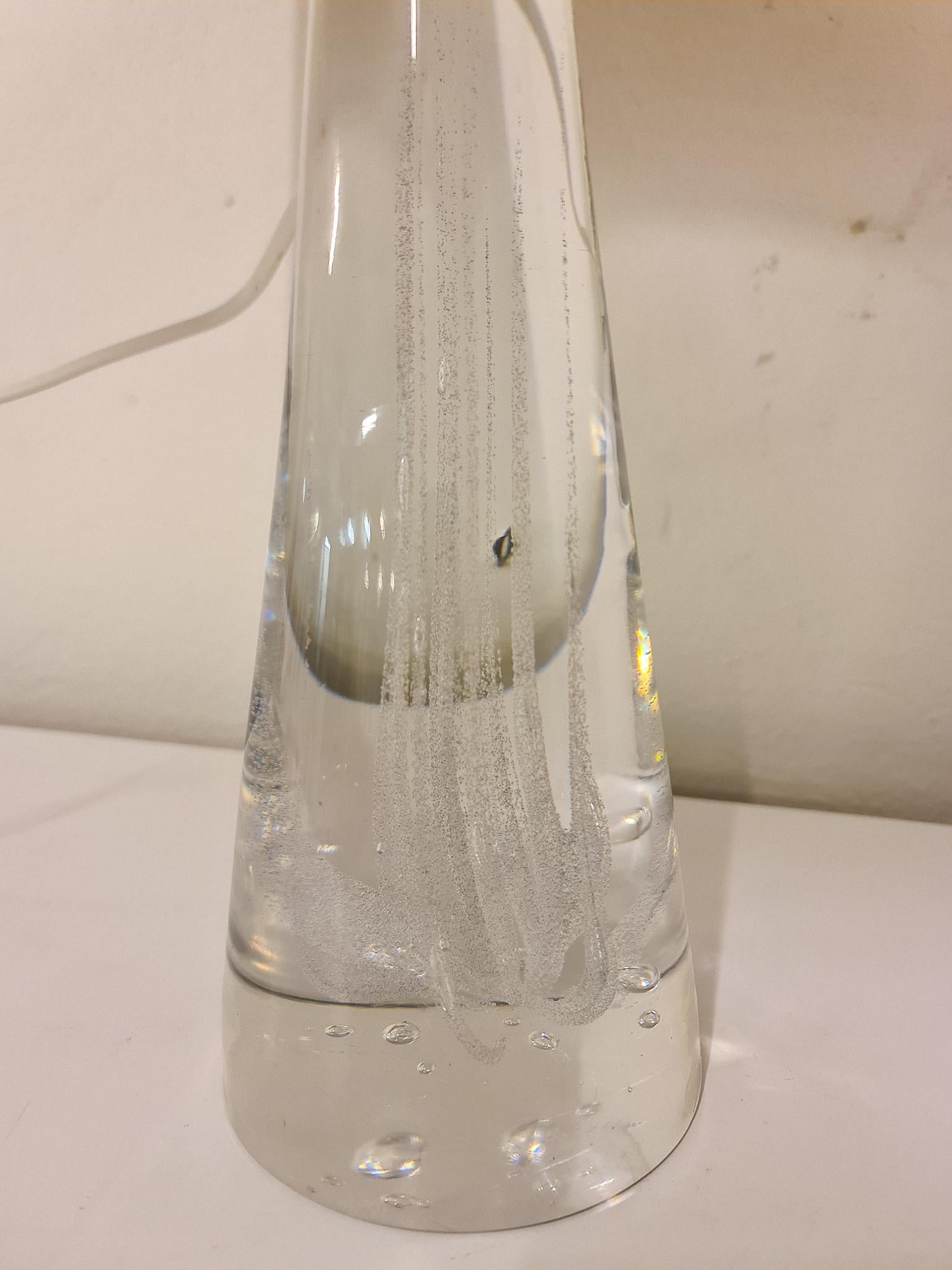 Lámpara de sobremesa de cristal de mediados de siglo by Vicke Lindstrand Kosta, Suecia mediados del siglo XX en venta