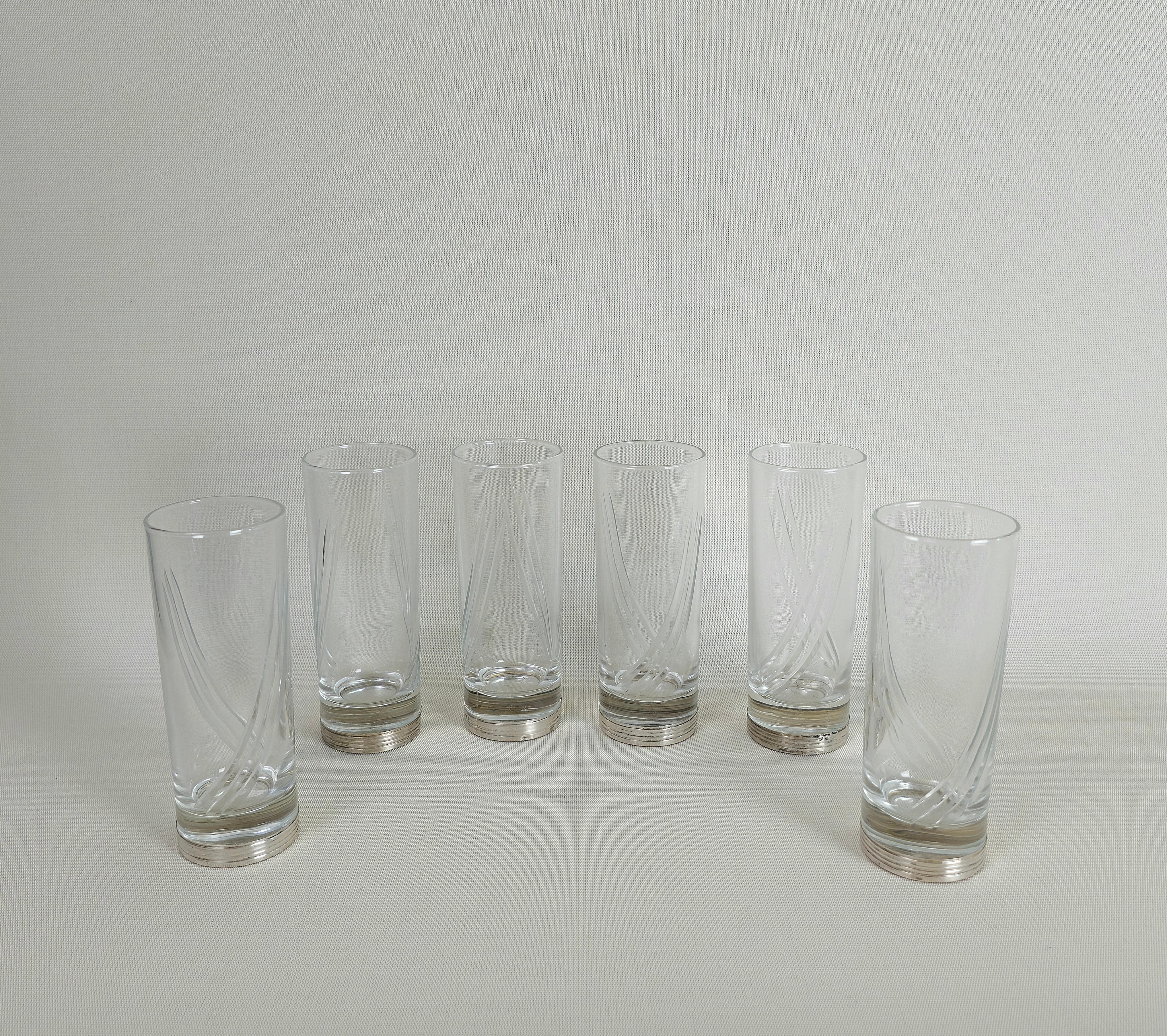Satz von 6 Gläsern, hergestellt in Italien in den 1960er Jahren. Jedes einzelne Glas wurde aus Kristallglas mit Schnitzereien und 800 Silbersockel hergestellt.


Hinweis: Wir bemühen uns, unseren Kunden einen ausgezeichneten Service zu bieten, auch