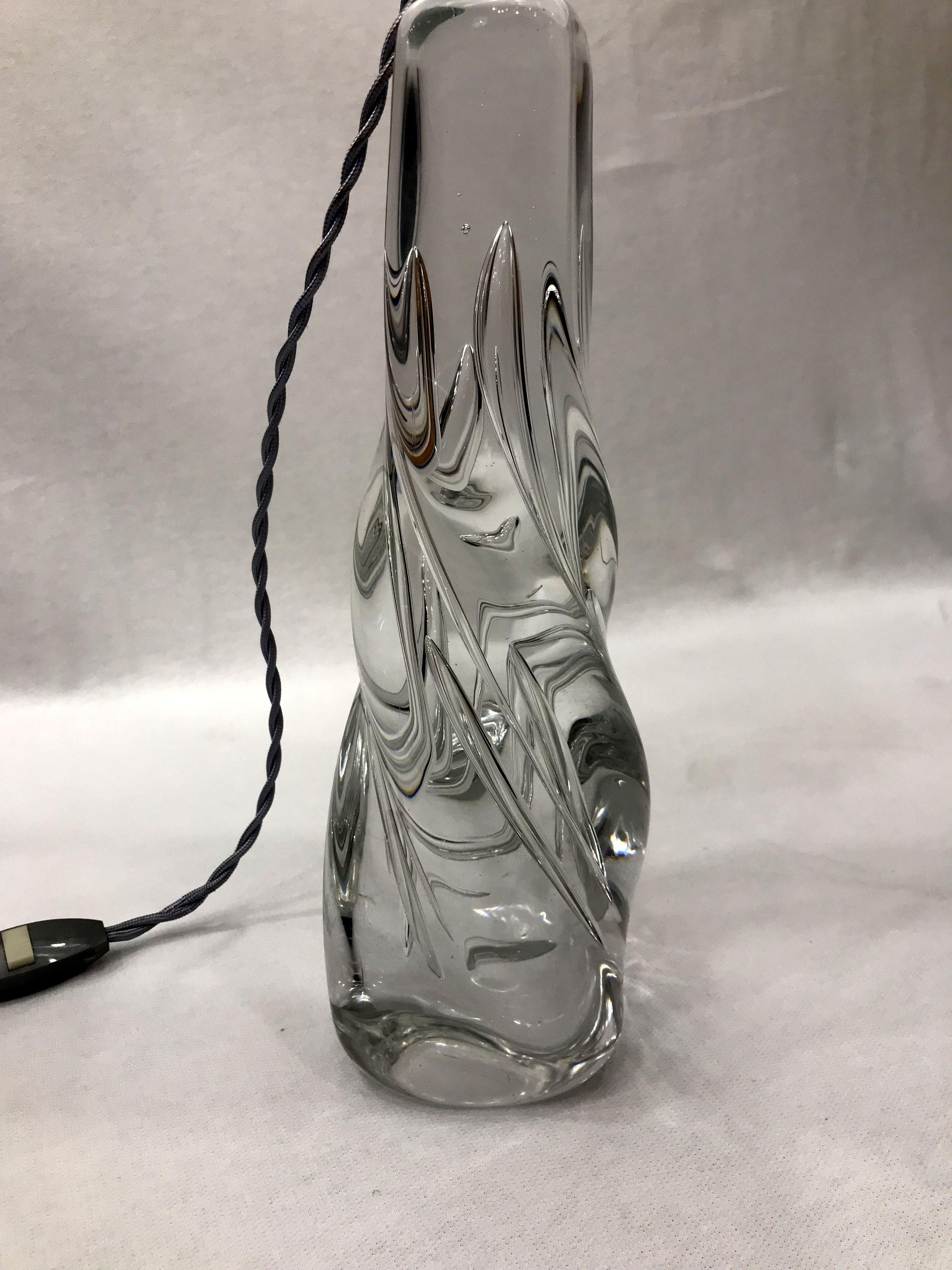 20th Century Midcentury Crystal Lamp with Twisted Pattern signed Schneider France For Sale