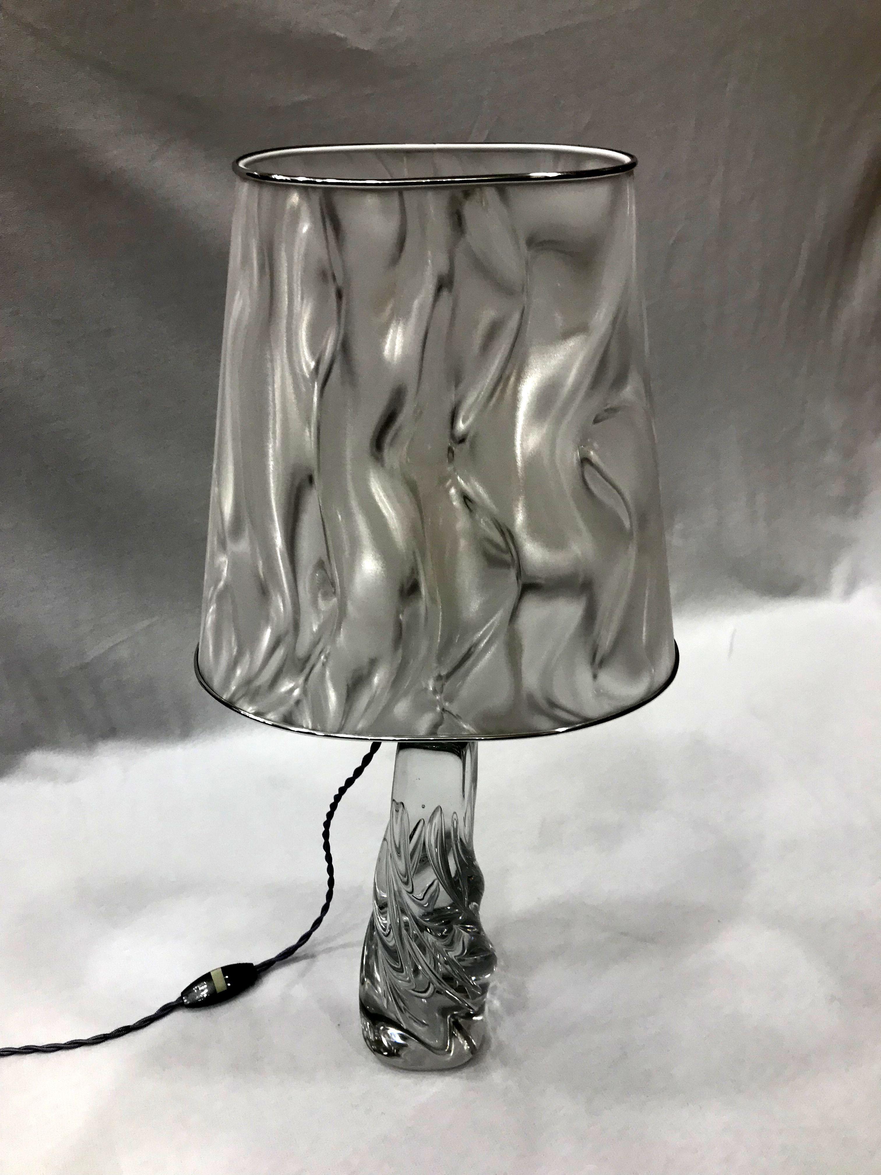Midcentury Crystal Lamp with Twisted Pattern signed Schneider France For Sale 3