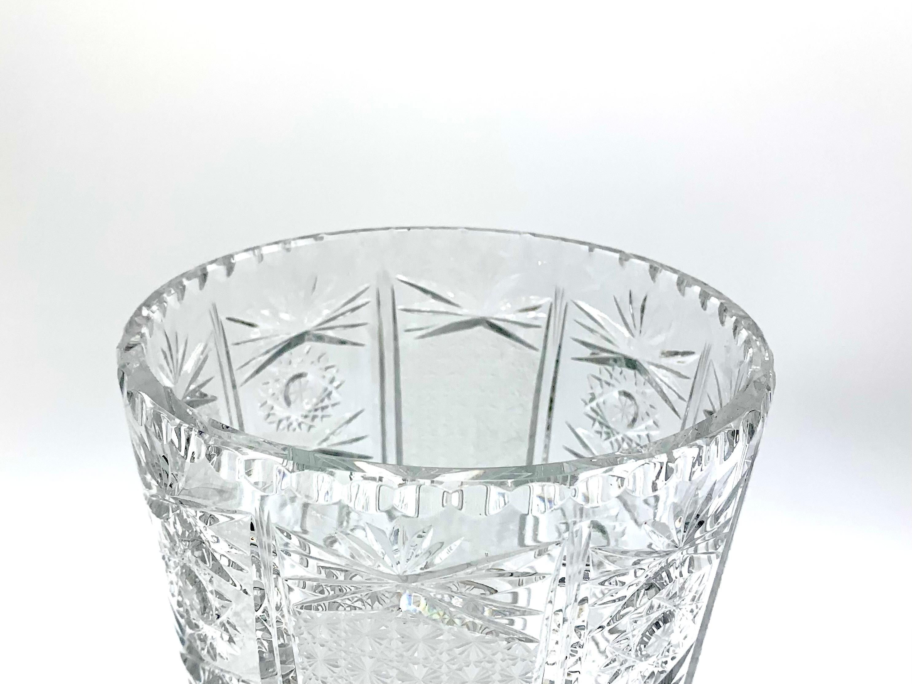 Midcentury Crystal Vase, Poland, 1960s In Good Condition For Sale In Chorzów, PL