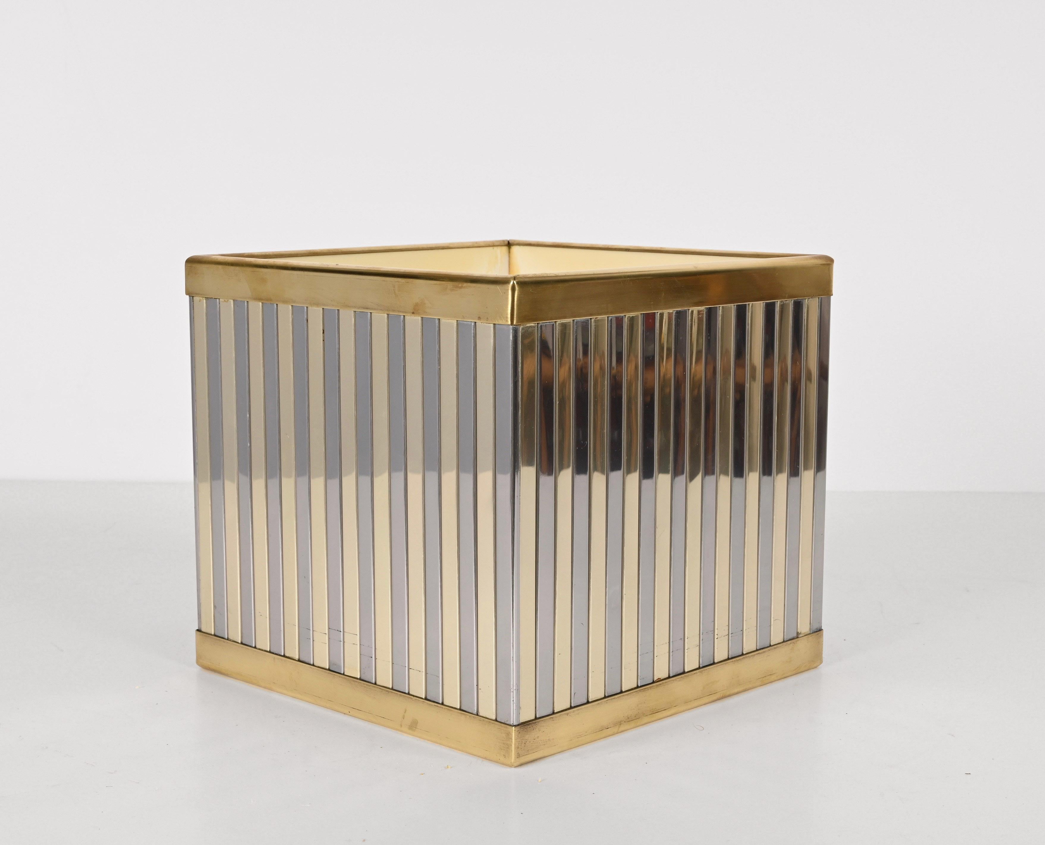 Mid-Century Cubic Brass and Chromed Metal Italian Newspaper Rack, 1970s For Sale 7