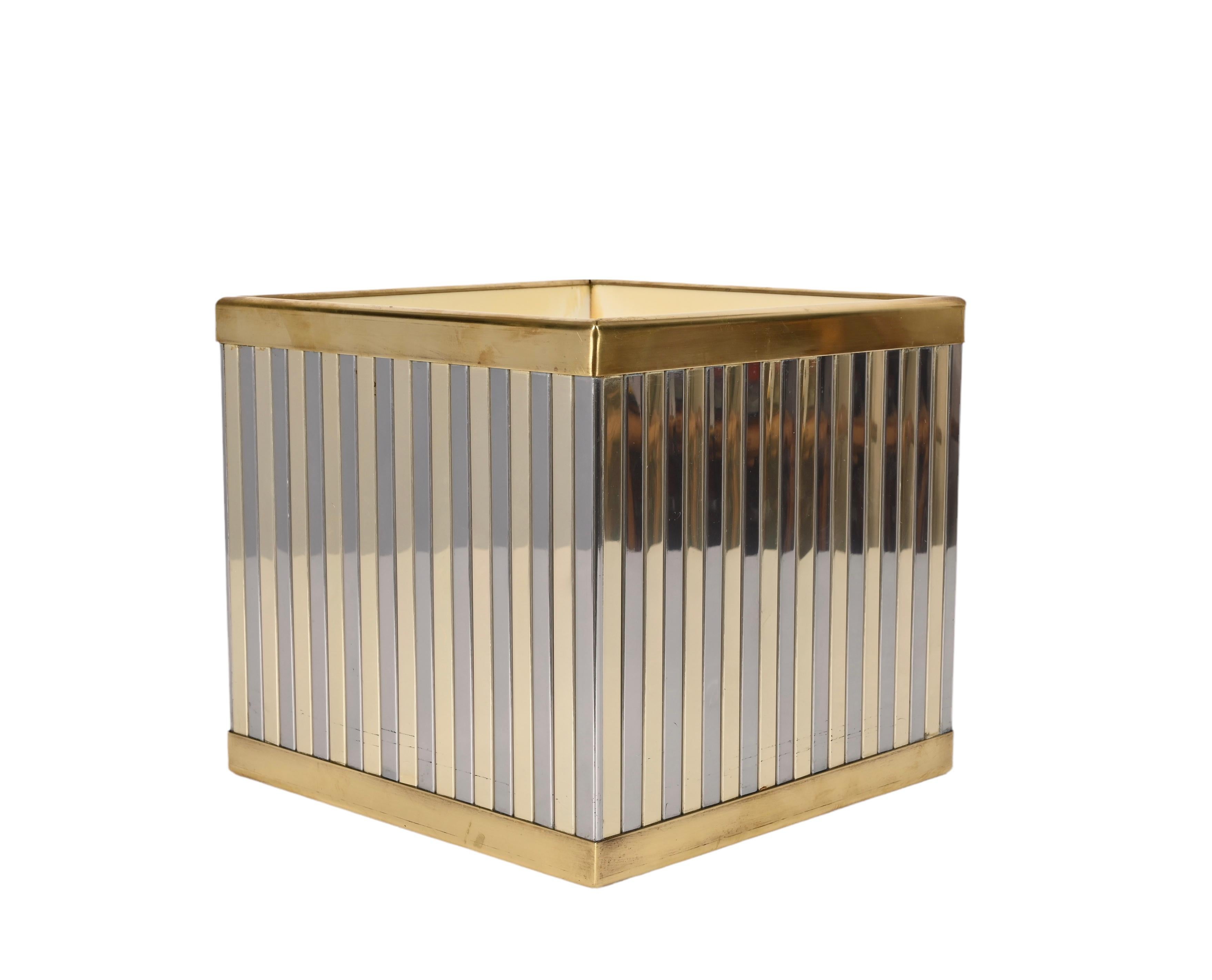 Mid-Century Cubic Brass and Chromed Metal Italian Newspaper Rack, 1970s For Sale 1