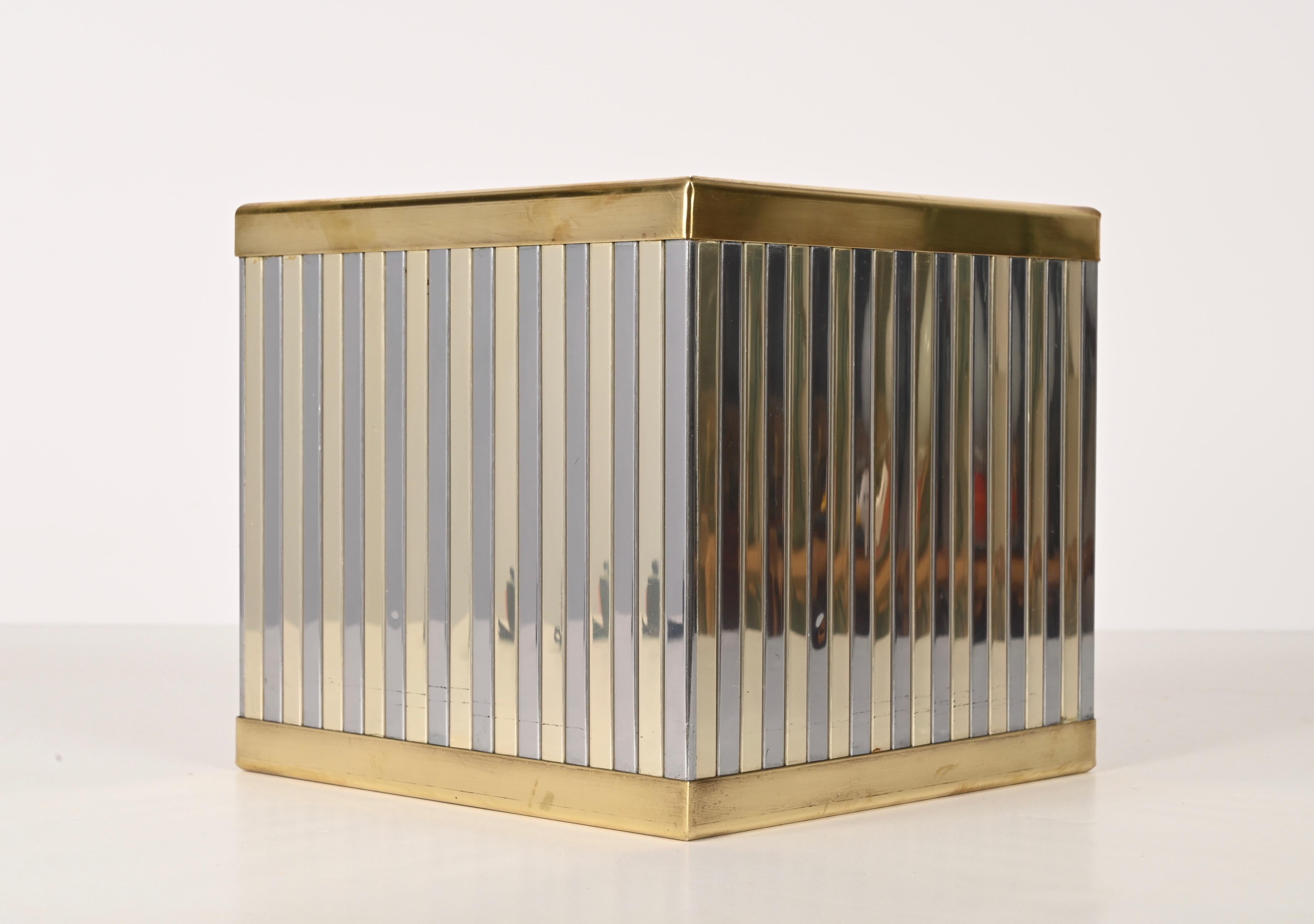 Mid-Century Cubic Brass and Chromed Metal Italian Newspaper Rack, 1970s For Sale 2