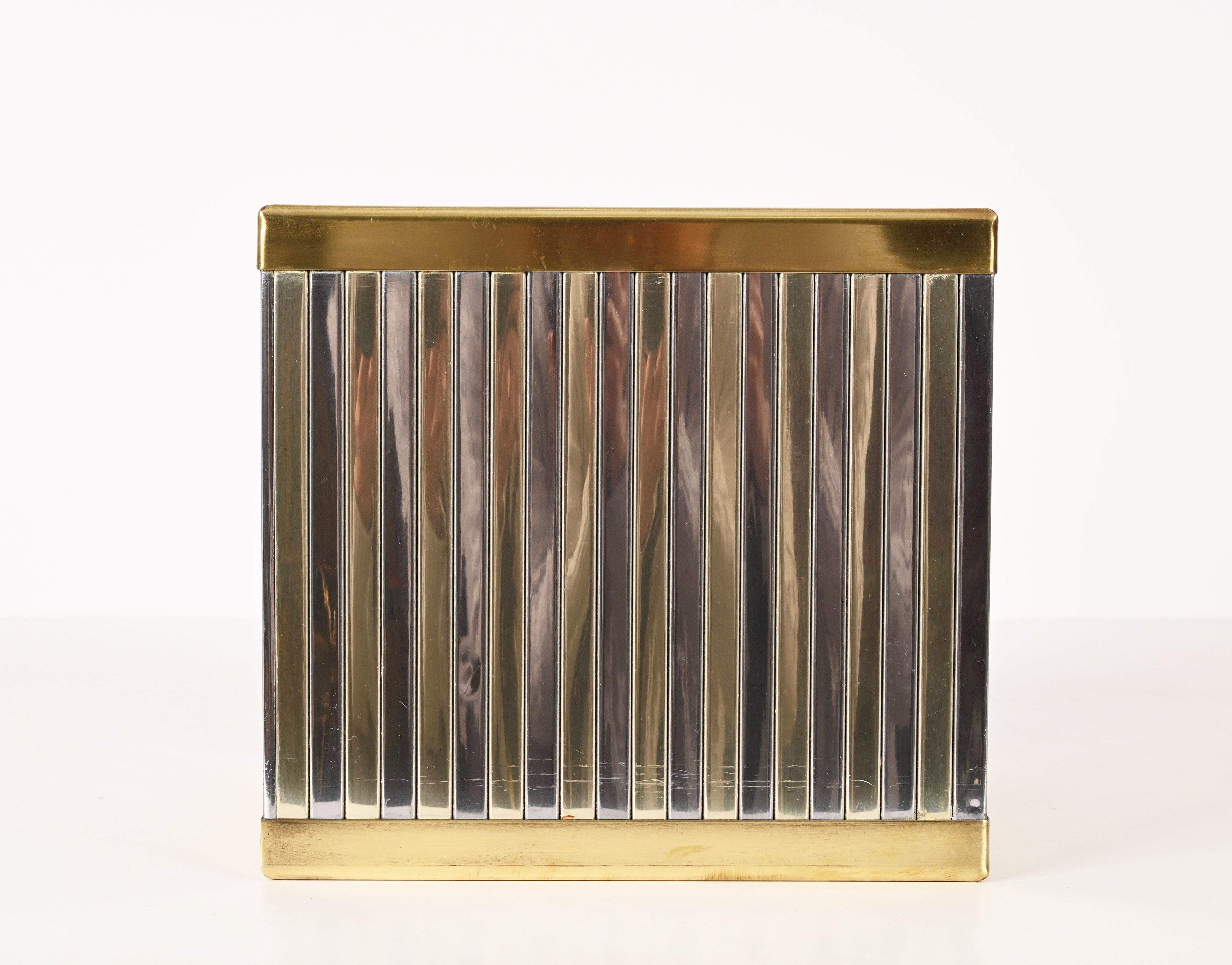 Mid-Century Cubic Brass and Chromed Metal Italian Newspaper Rack, 1970s For Sale 3