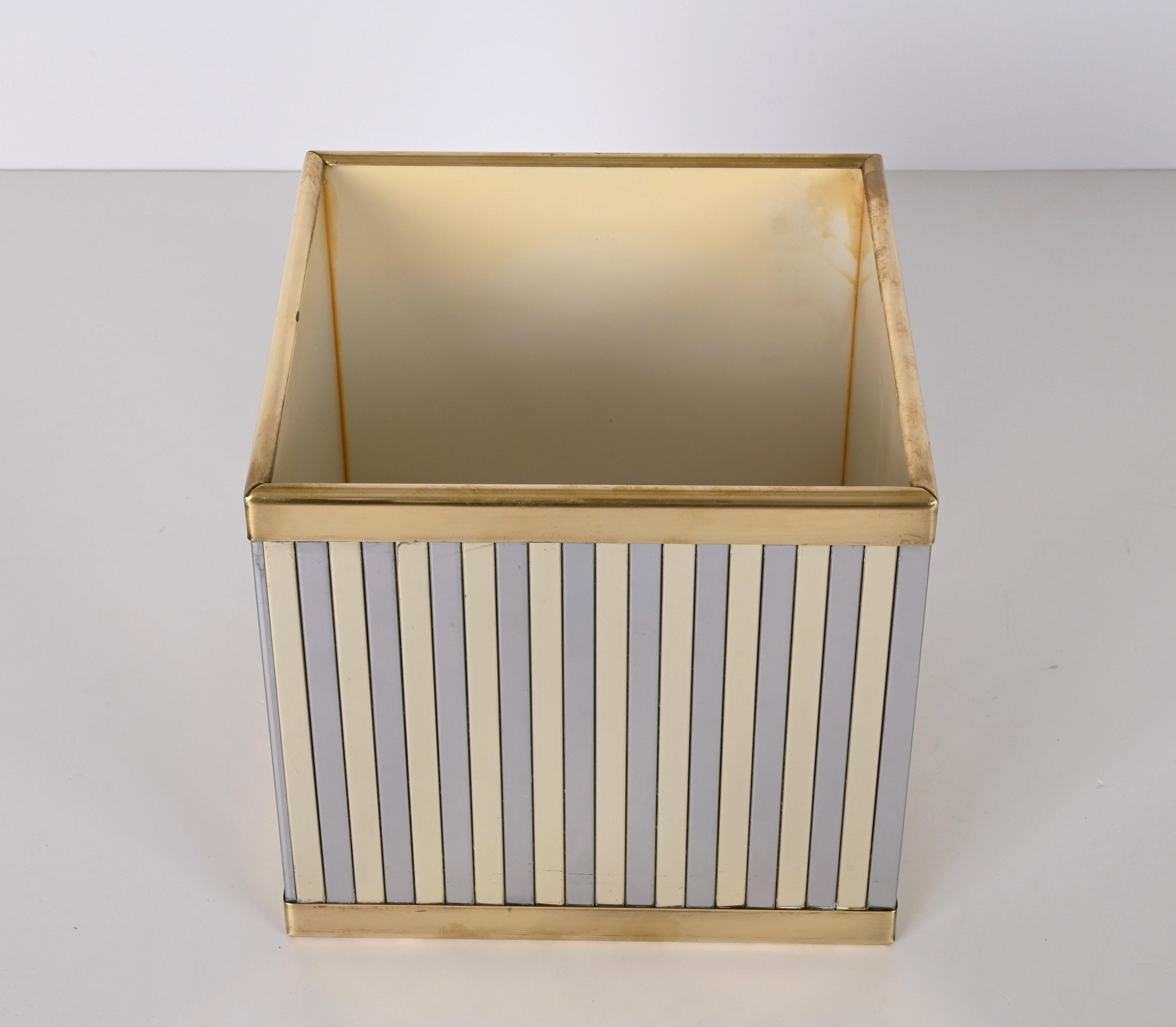 Mid-Century Cubic Brass and Chromed Metal Italian Newspaper Rack, 1970s For Sale 4