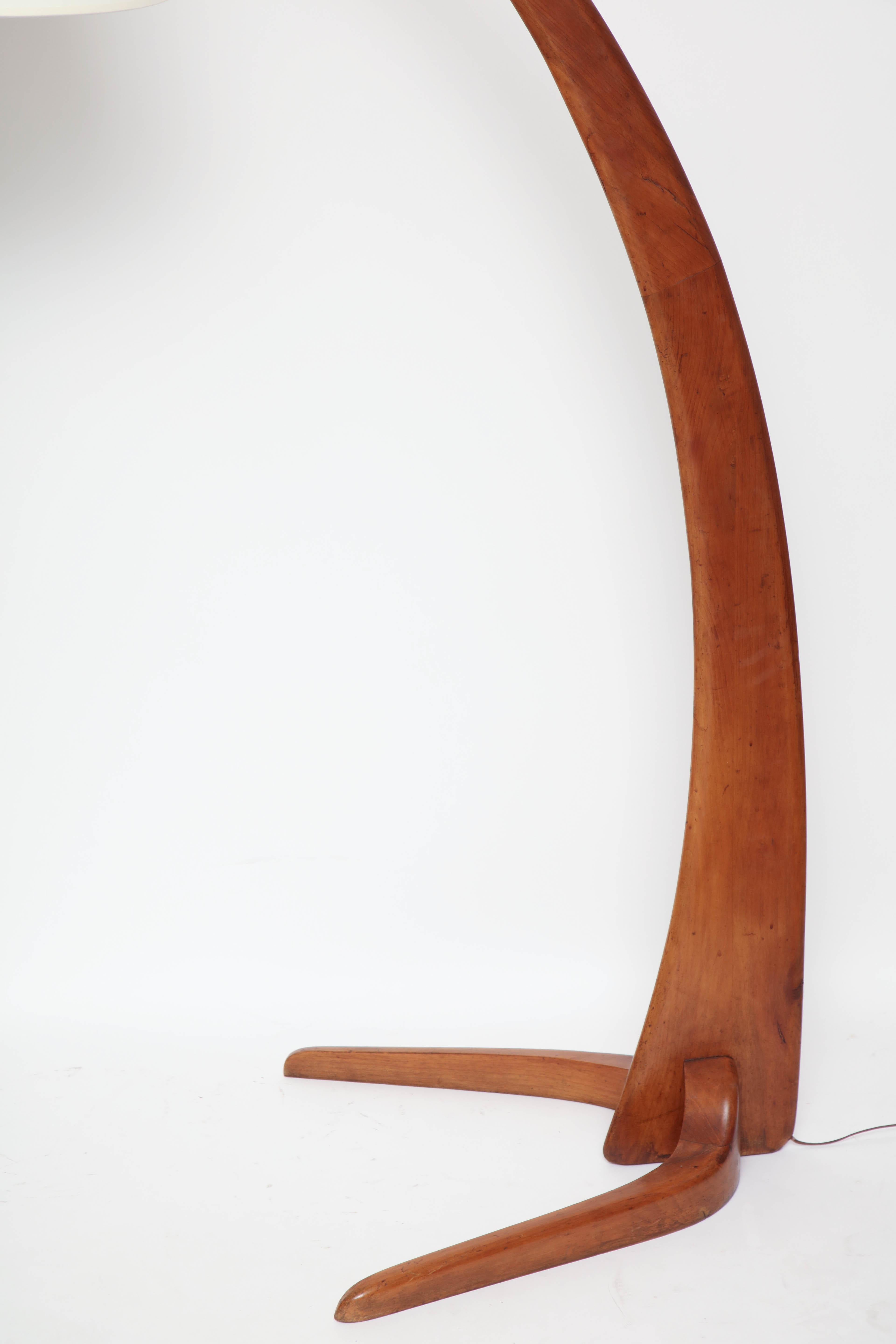 Italian Midcentury Curved Cherry Wood Reading Lamp with Shade, Italy, circa 1950