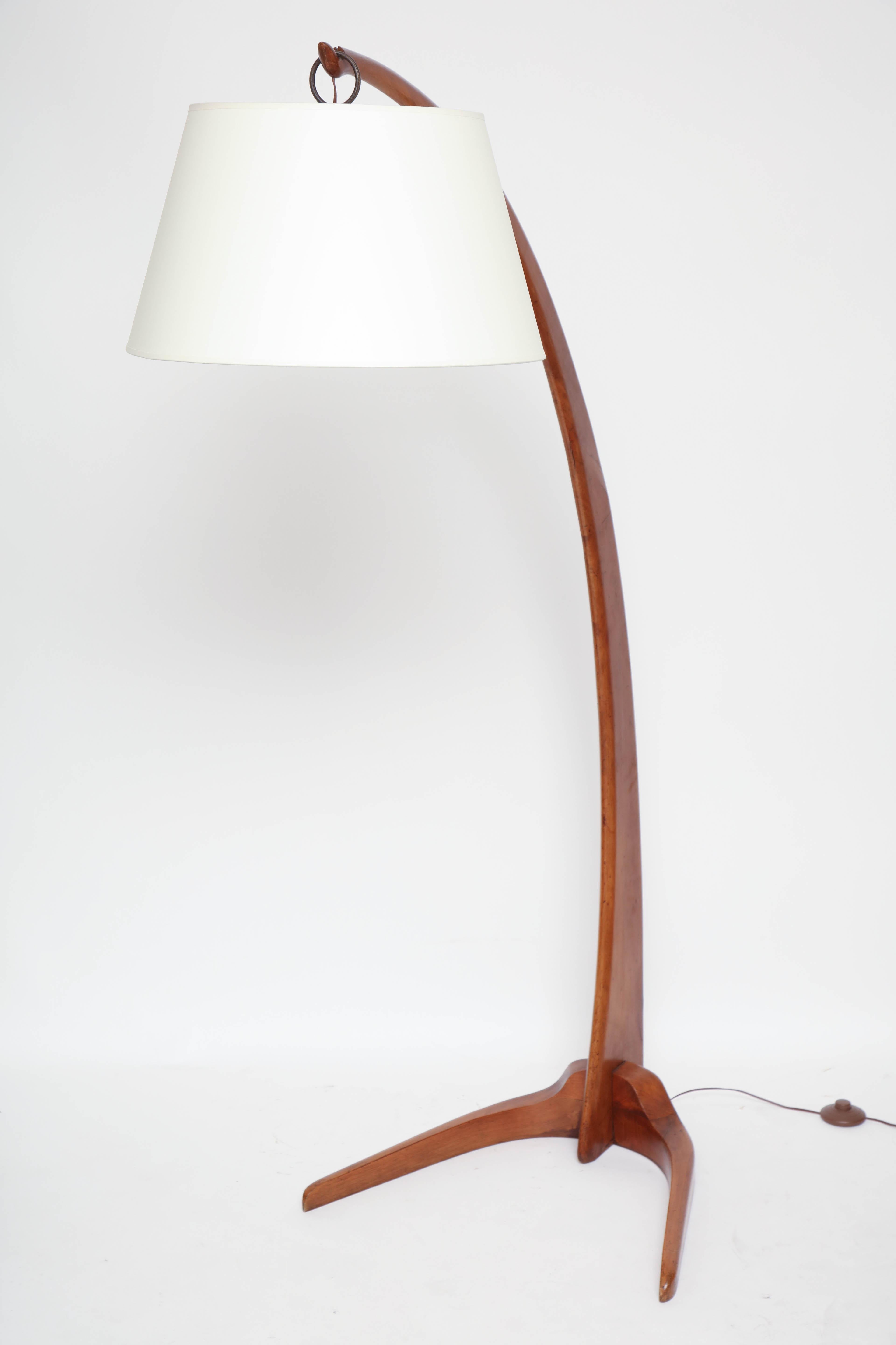 Midcentury Curved Cherry Wood Reading Lamp with Shade, Italy, circa 1950 1