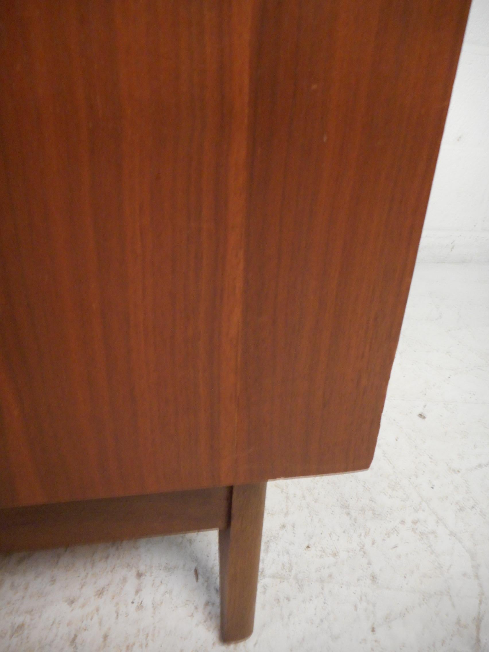 Midcentury Curved Front Nightstands, a Pair 4