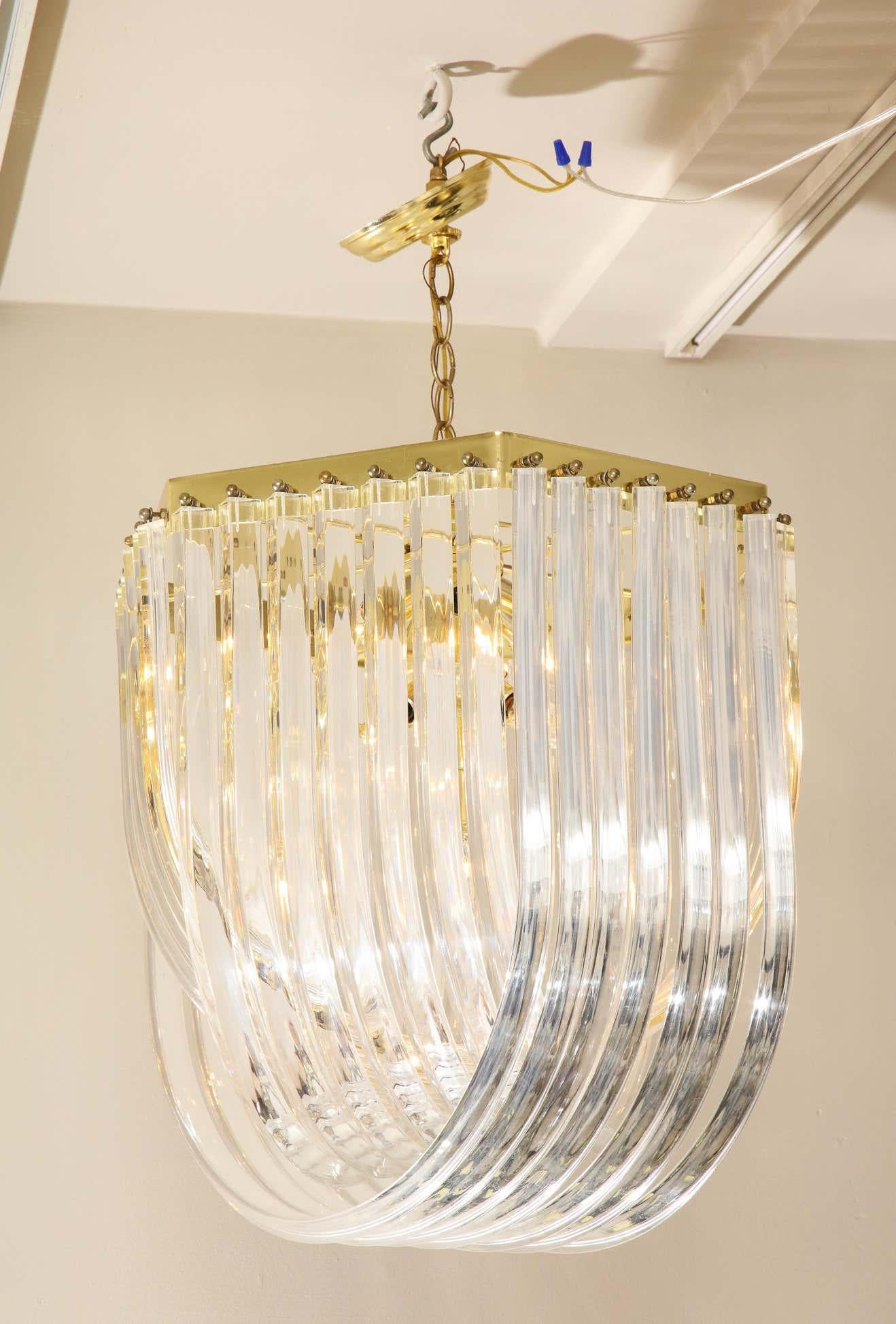 Midcentury Curved Lucite Ribbon Chandelier in Brass For Sale 4