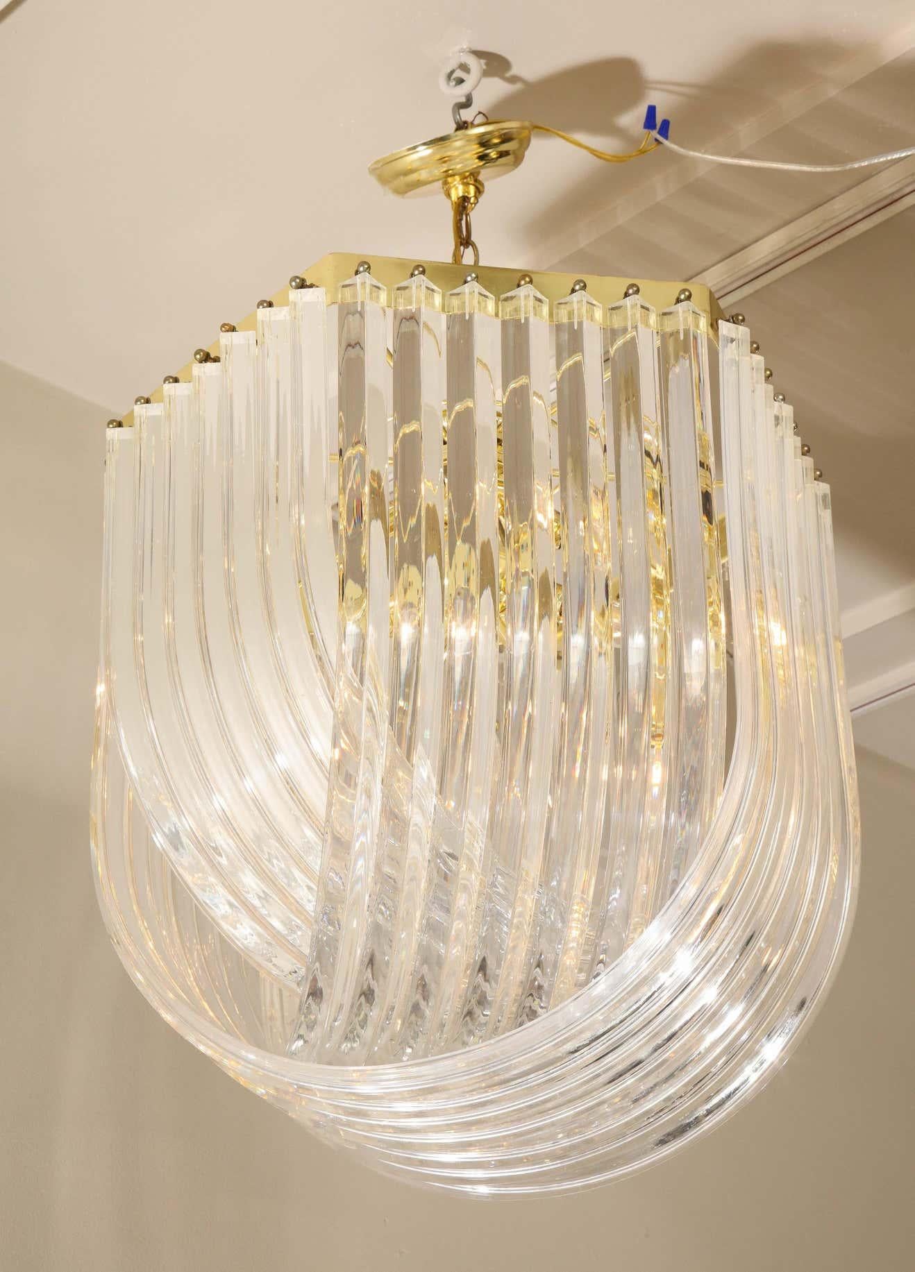 Midcentury Curved Lucite Ribbon Chandelier in Brass For Sale 1