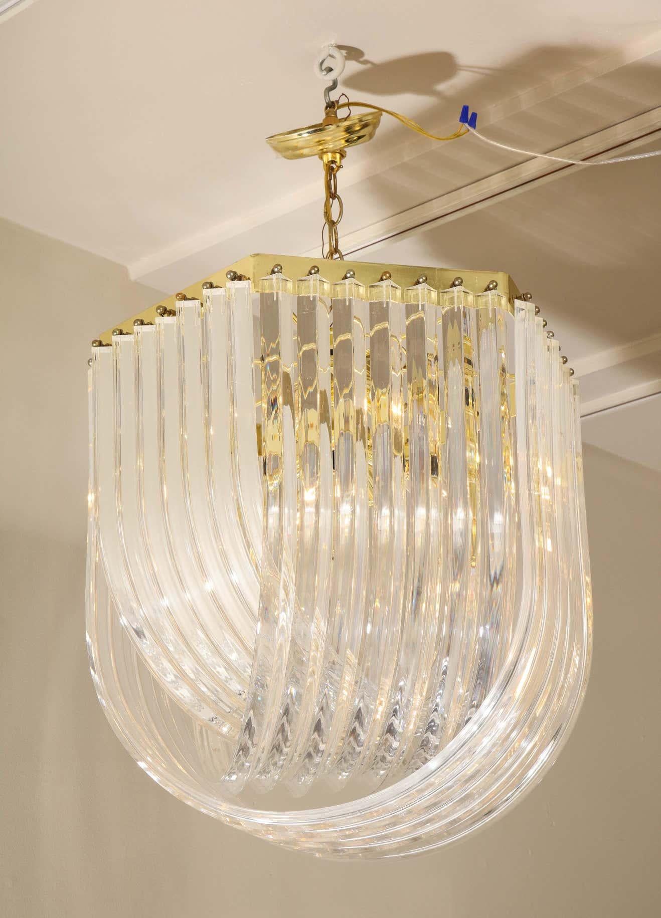 Midcentury Curved Lucite Ribbon Chandelier in Brass For Sale 2
