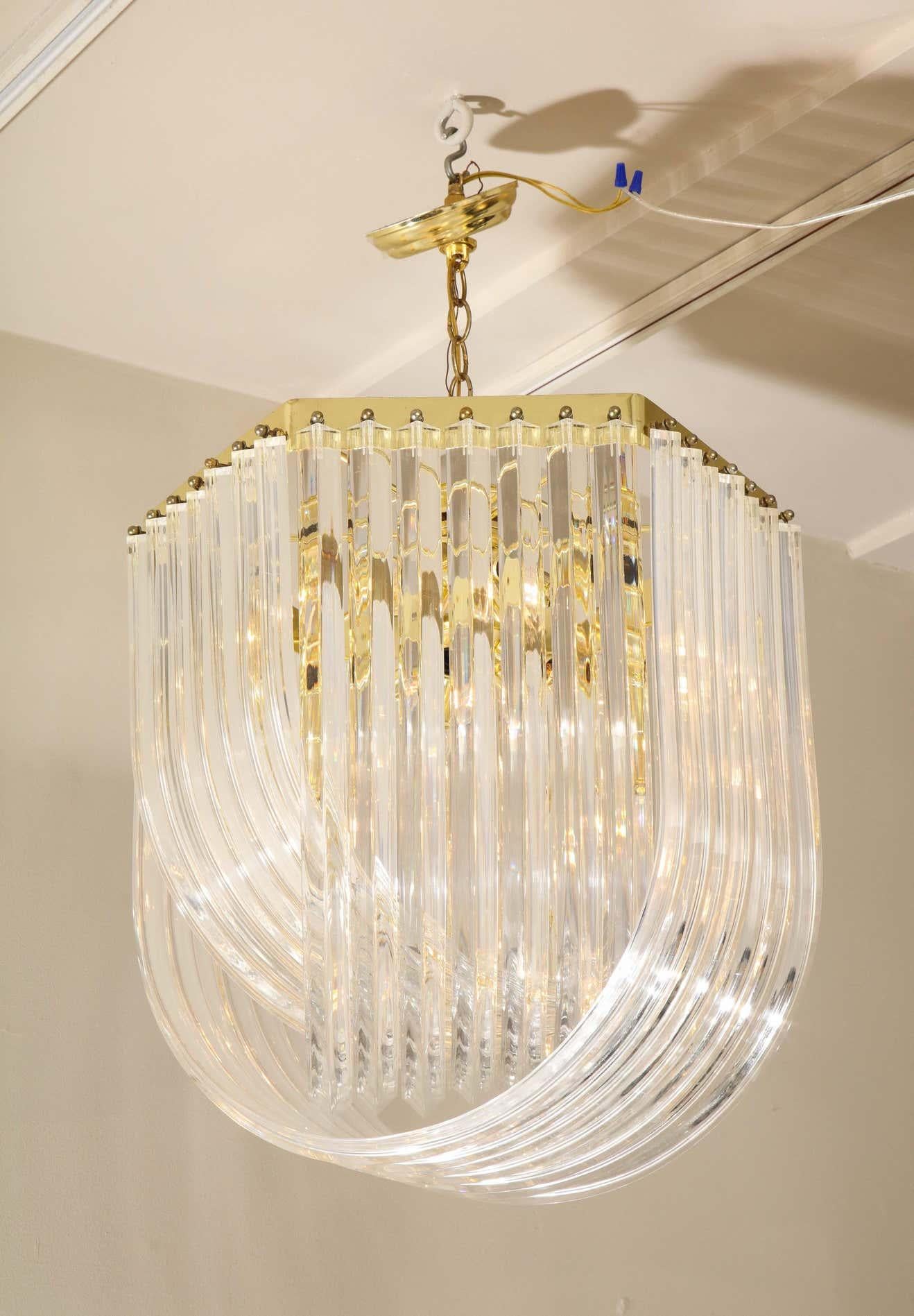 Midcentury Curved Lucite Ribbon Chandelier in Brass For Sale 3