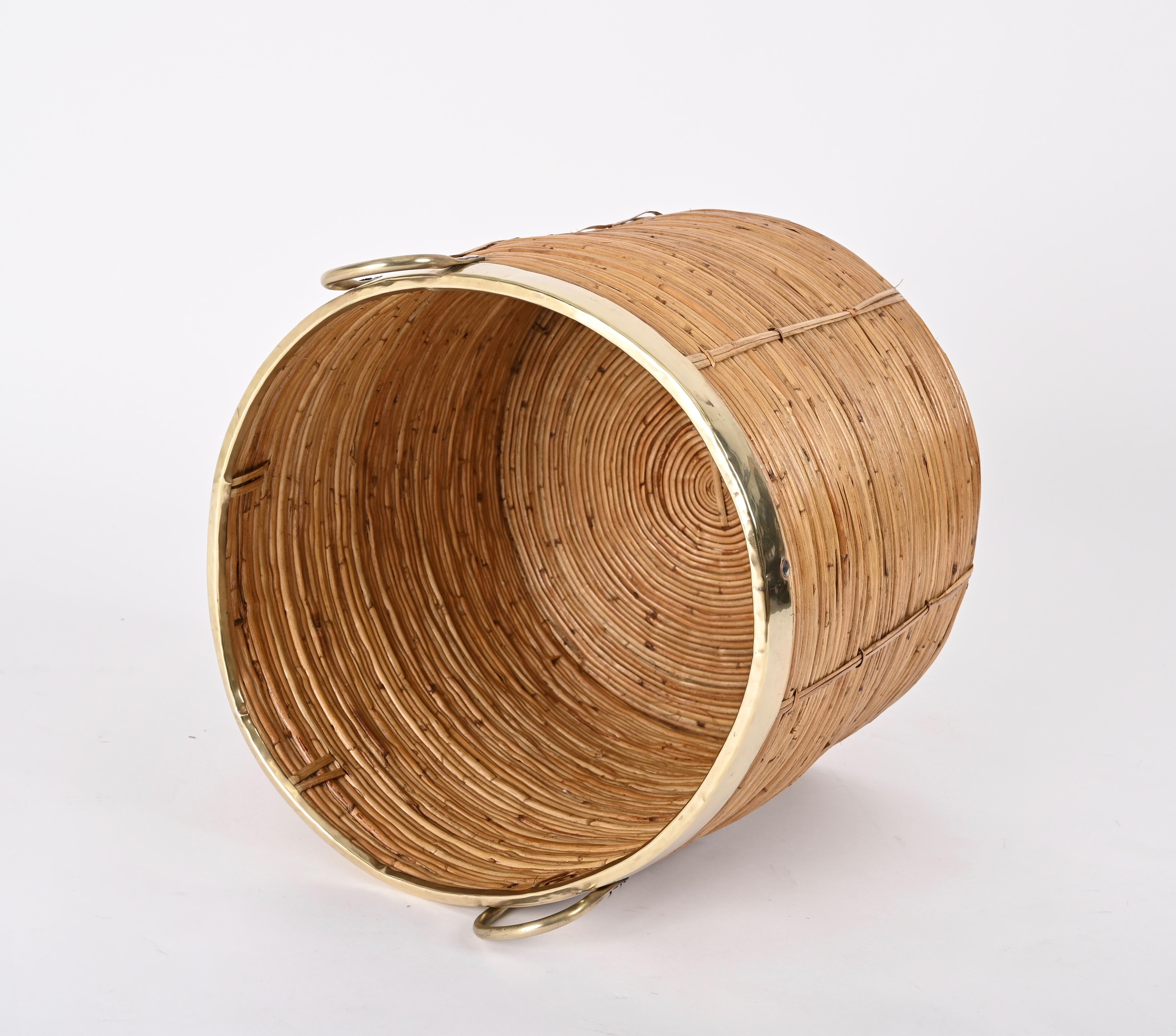 Midcentury Curved Rattan, Brass and Wicker Basket, Vivai del Sud, Italy 1970s For Sale 7
