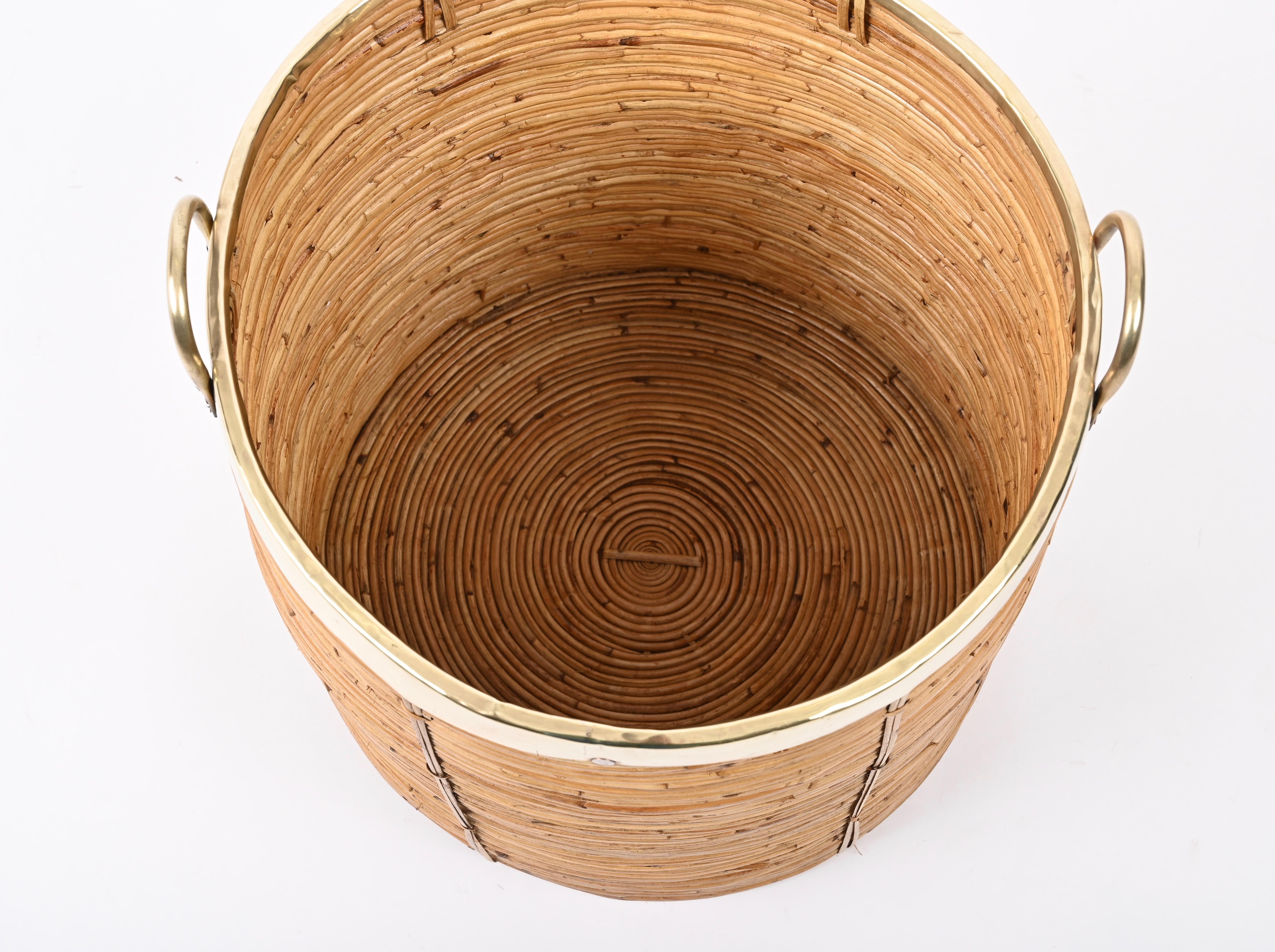 Midcentury Curved Rattan, Brass and Wicker Basket, Vivai del Sud, Italy 1970s For Sale 8