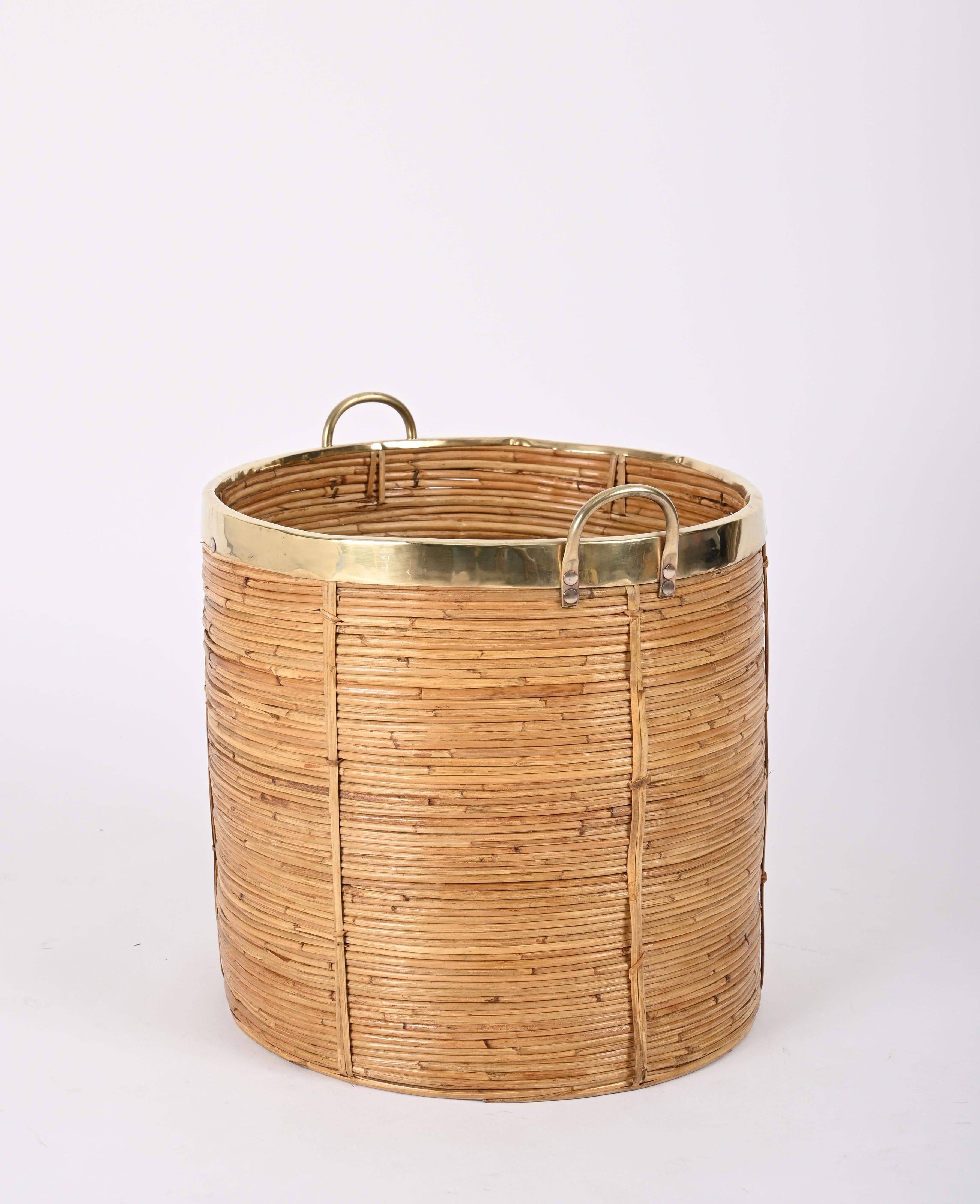 20th Century Midcentury Curved Rattan, Brass and Wicker Basket, Vivai del Sud, Italy 1970s For Sale