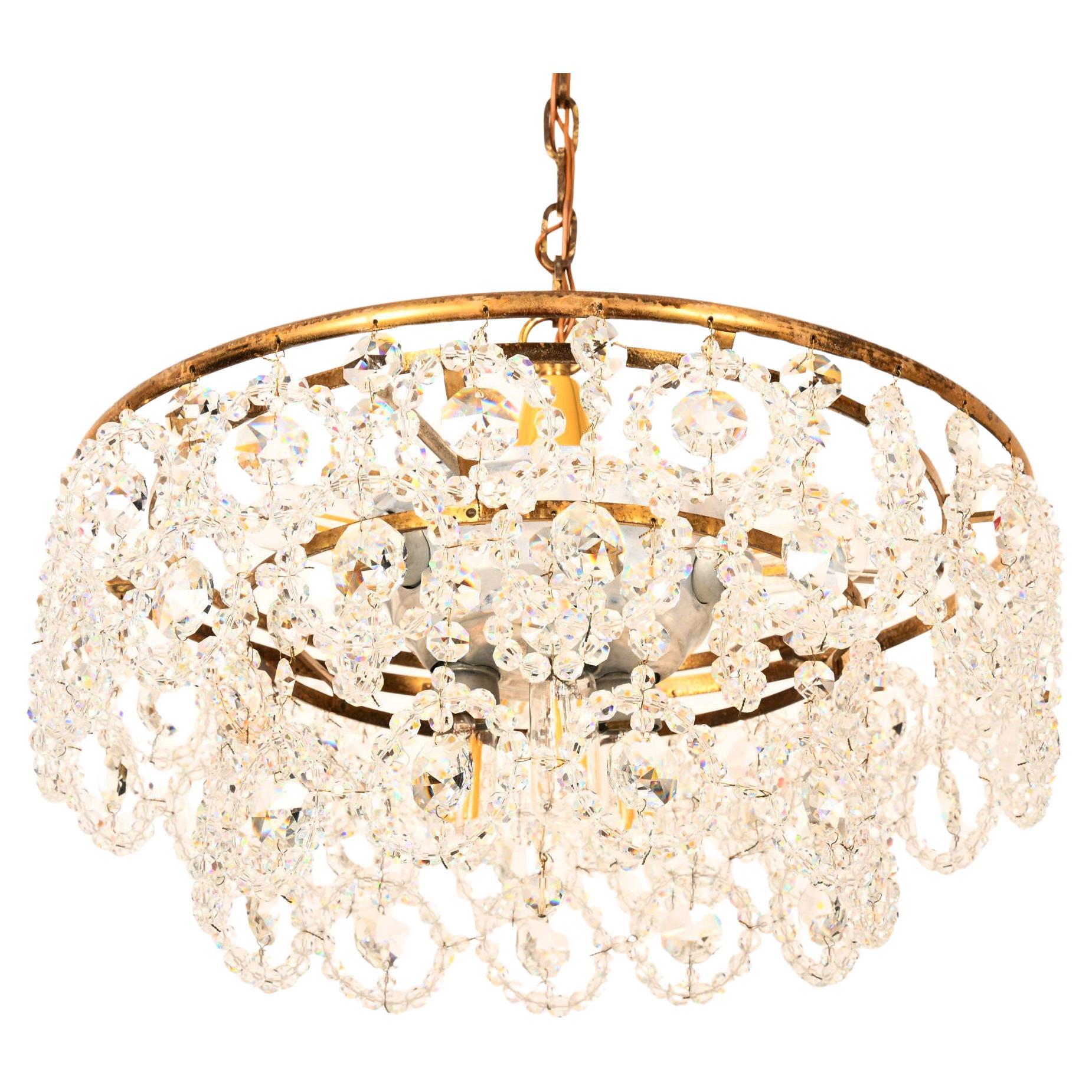 Lampadario in cristallo tagliato del Medioevo