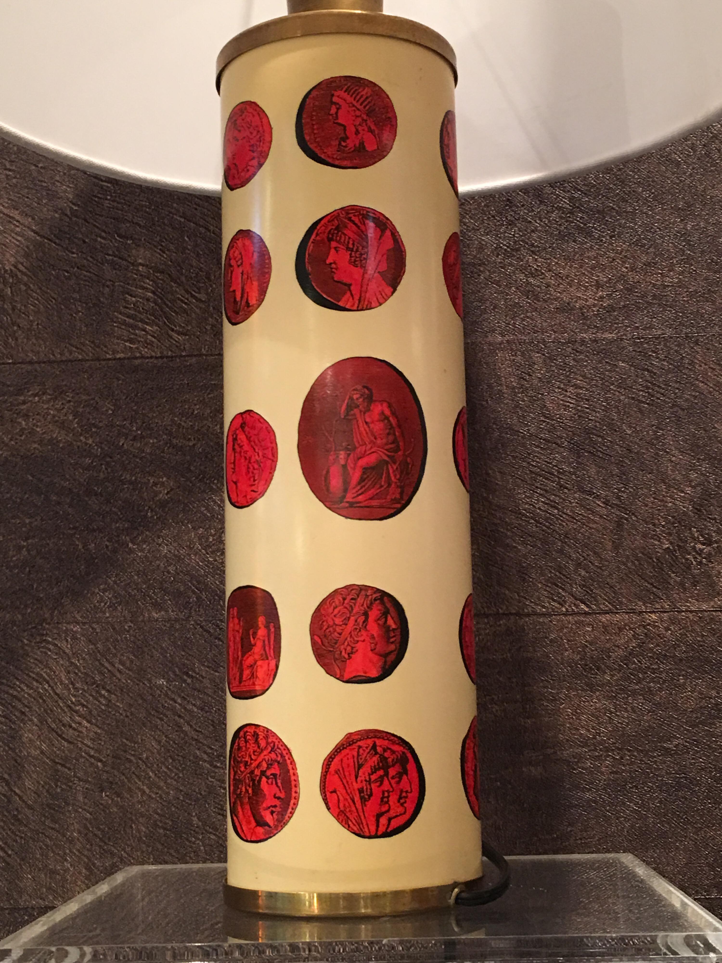 Piero Fornasetti Style Modern Cylindrical Brass Cammei Lamp For Sale 1