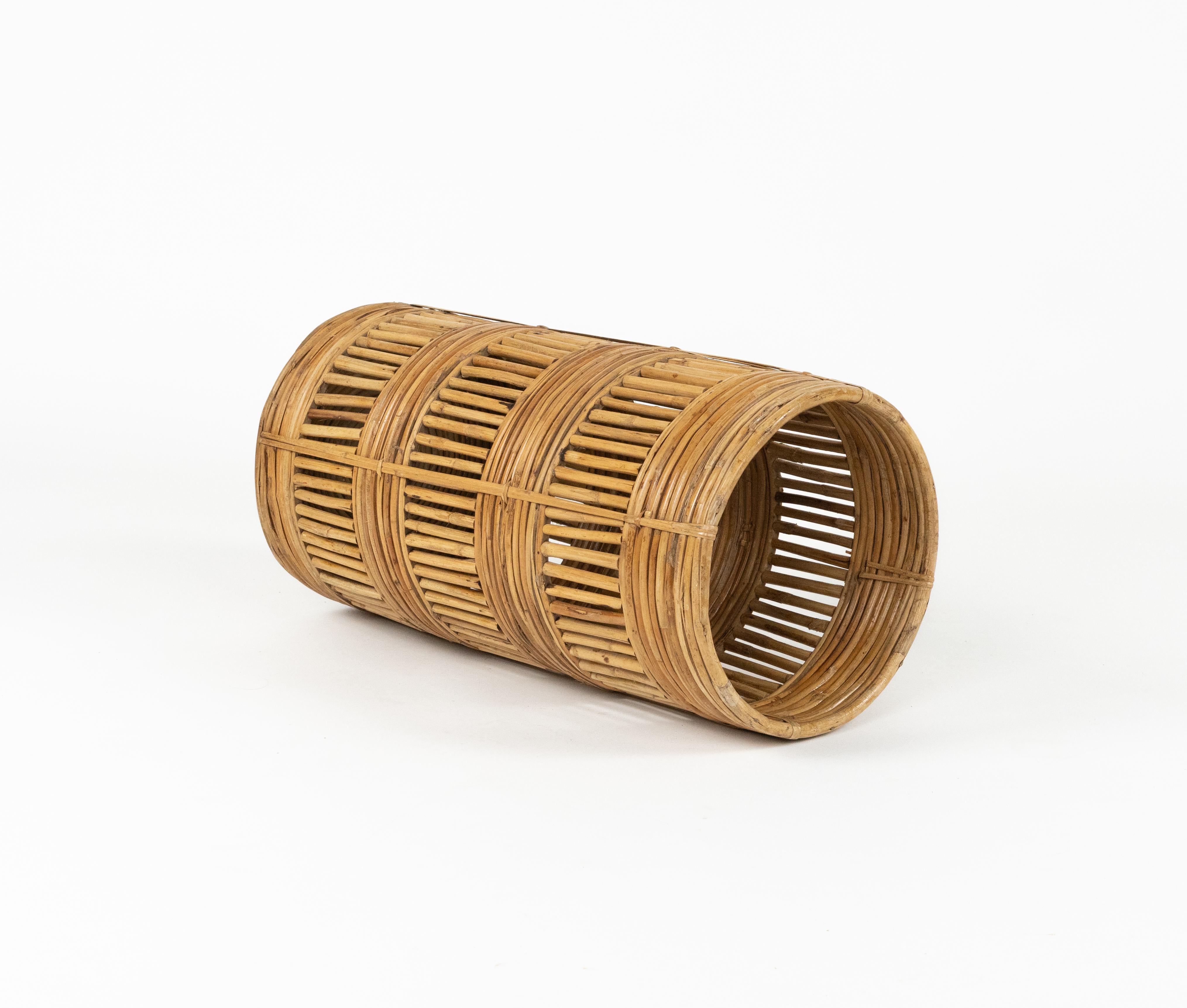 Porte-parapluies cylindrique en rotin et bambou, Italie, années 1970 en vente 3