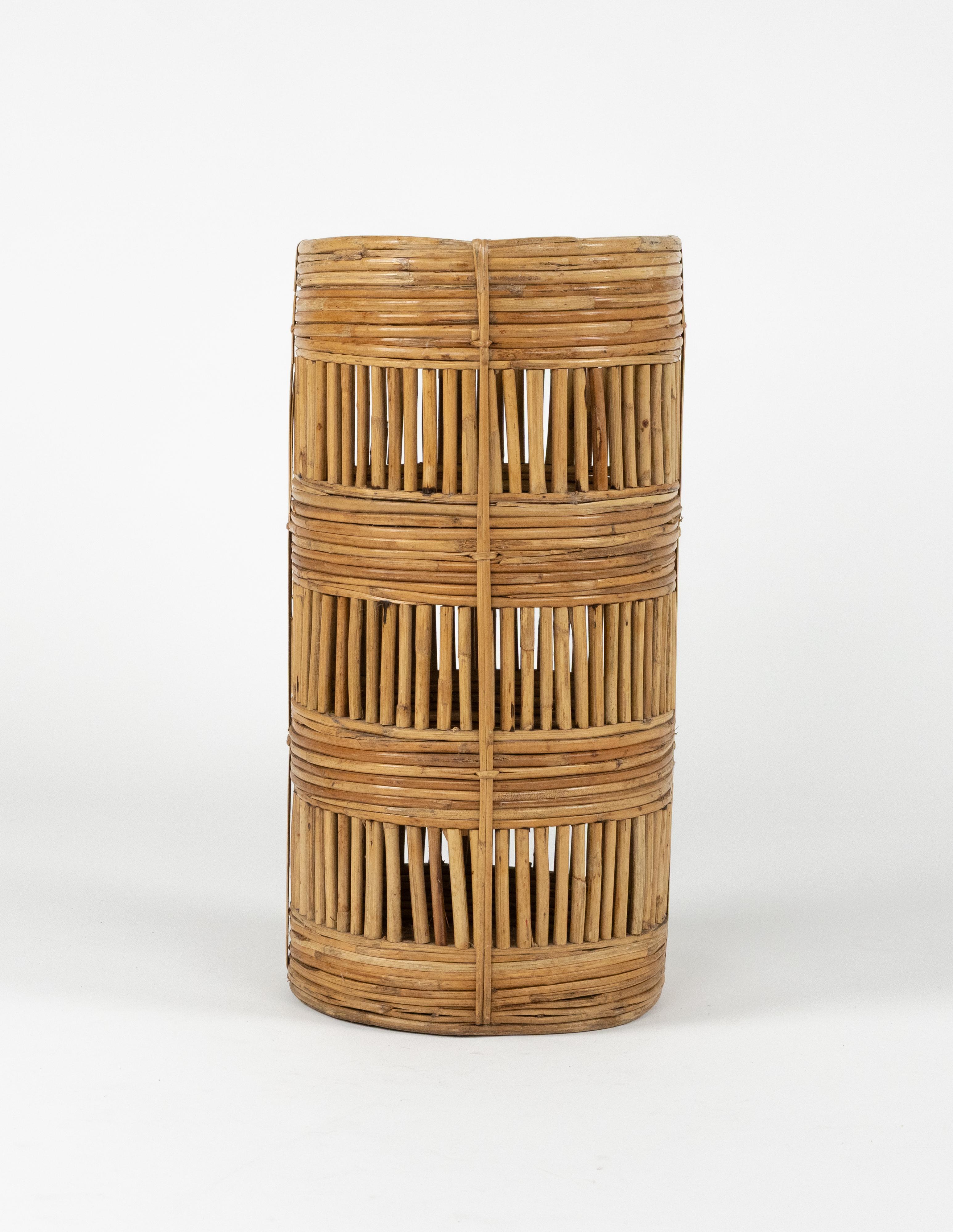 Mid-Century Modern Porte-parapluies cylindrique en rotin et bambou, Italie, années 1970 en vente