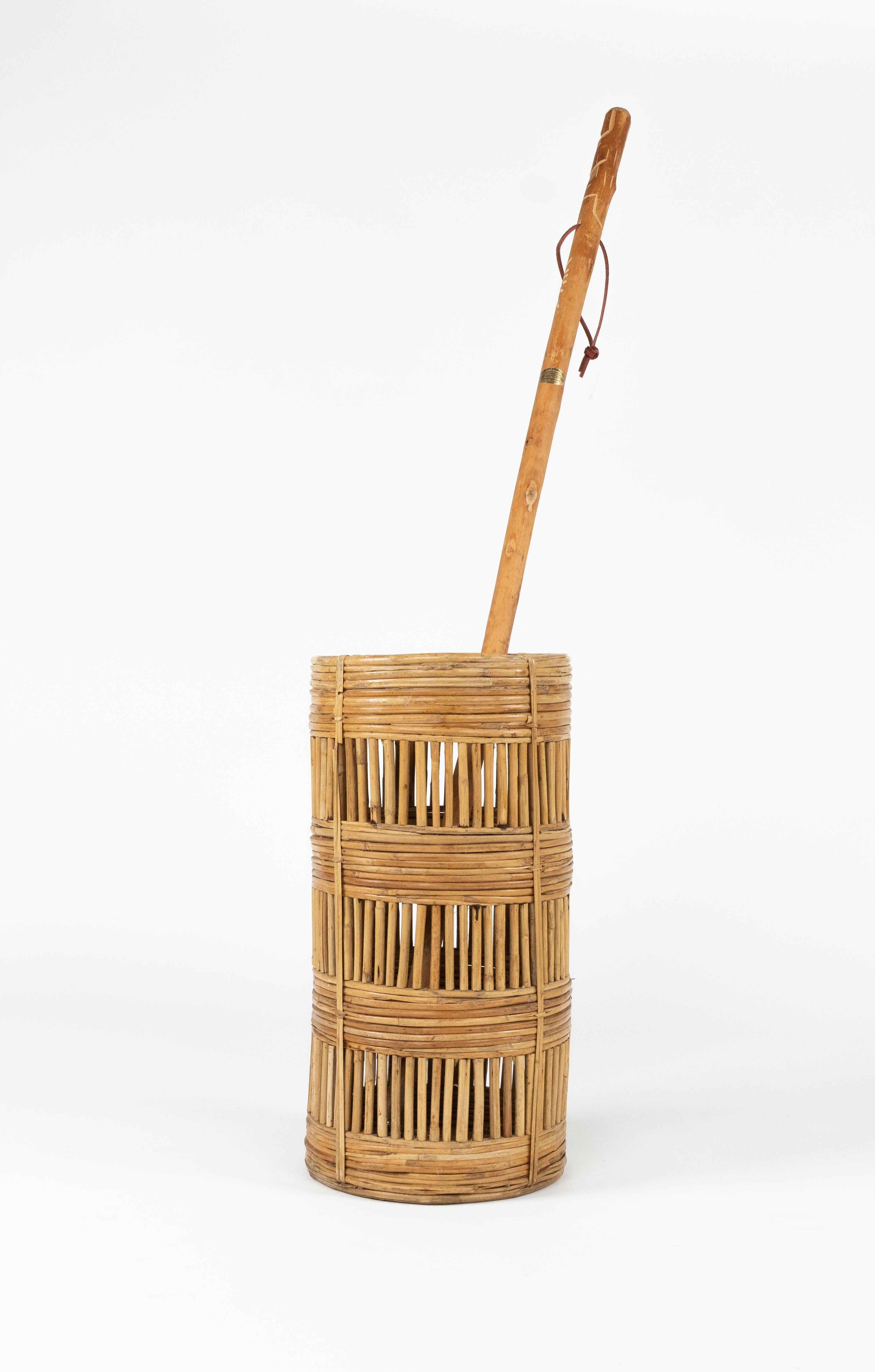 Bambou Porte-parapluies cylindrique en rotin et bambou, Italie, années 1970 en vente