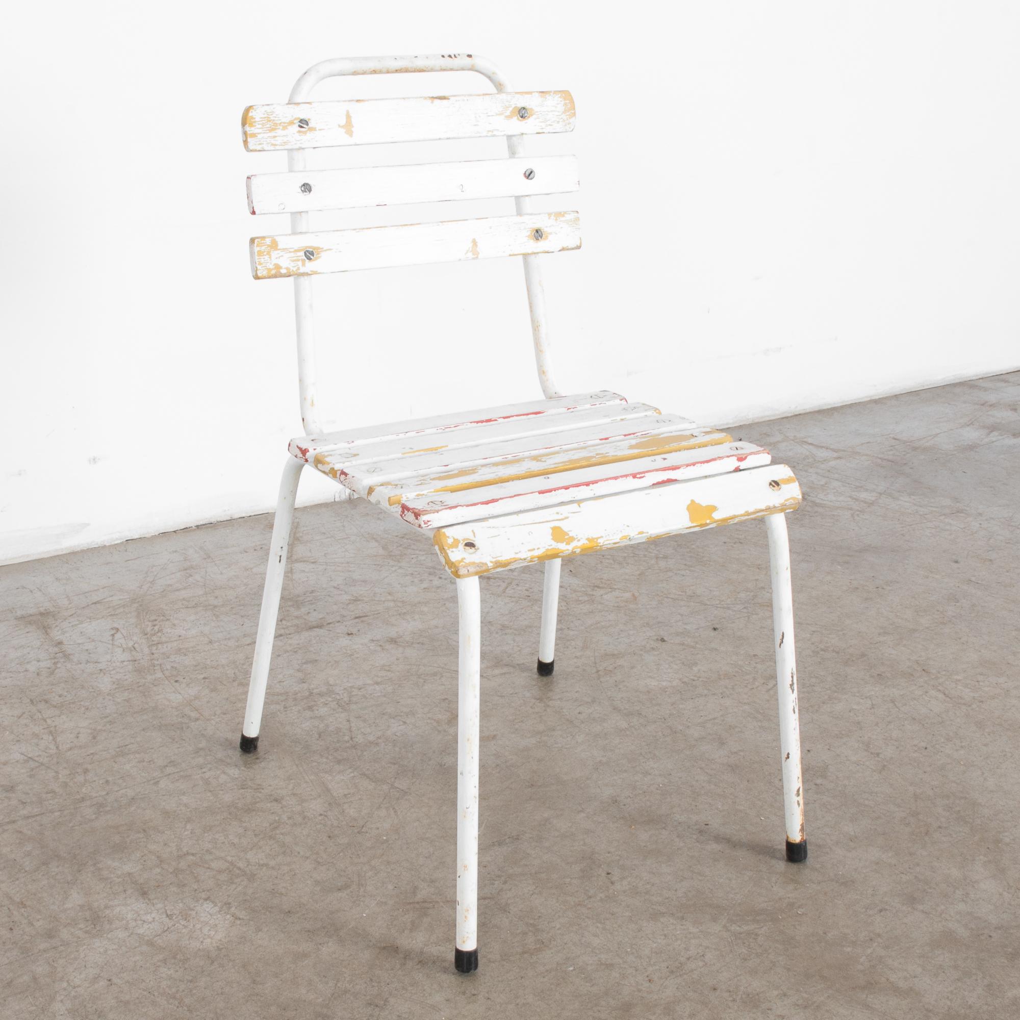 Chaise en métal blanc tchèque du milieu du siècle Bon état - En vente à High Point, NC